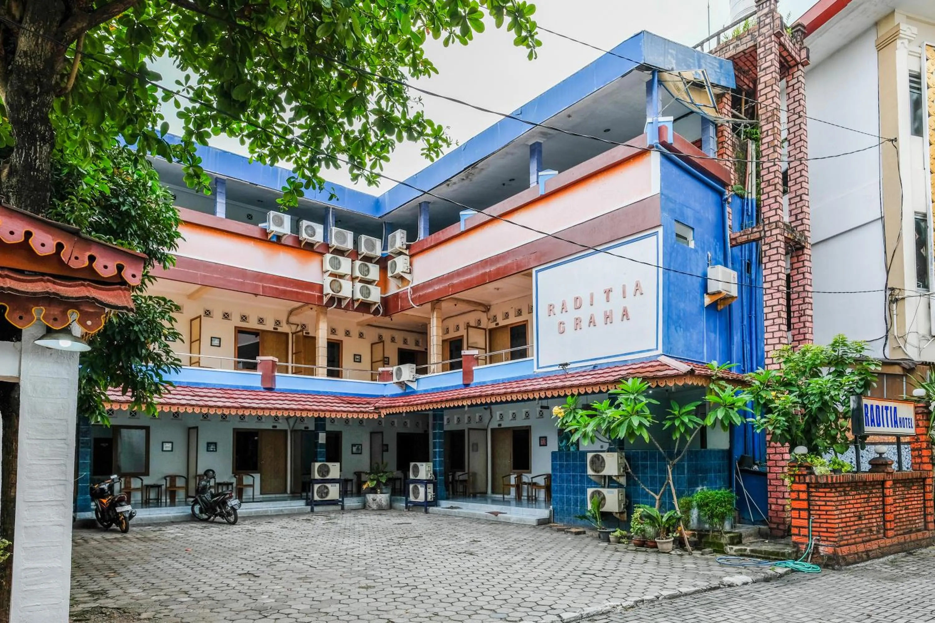 Facade/entrance in RedDoorz Syariah At Jalan Menteri Supeno