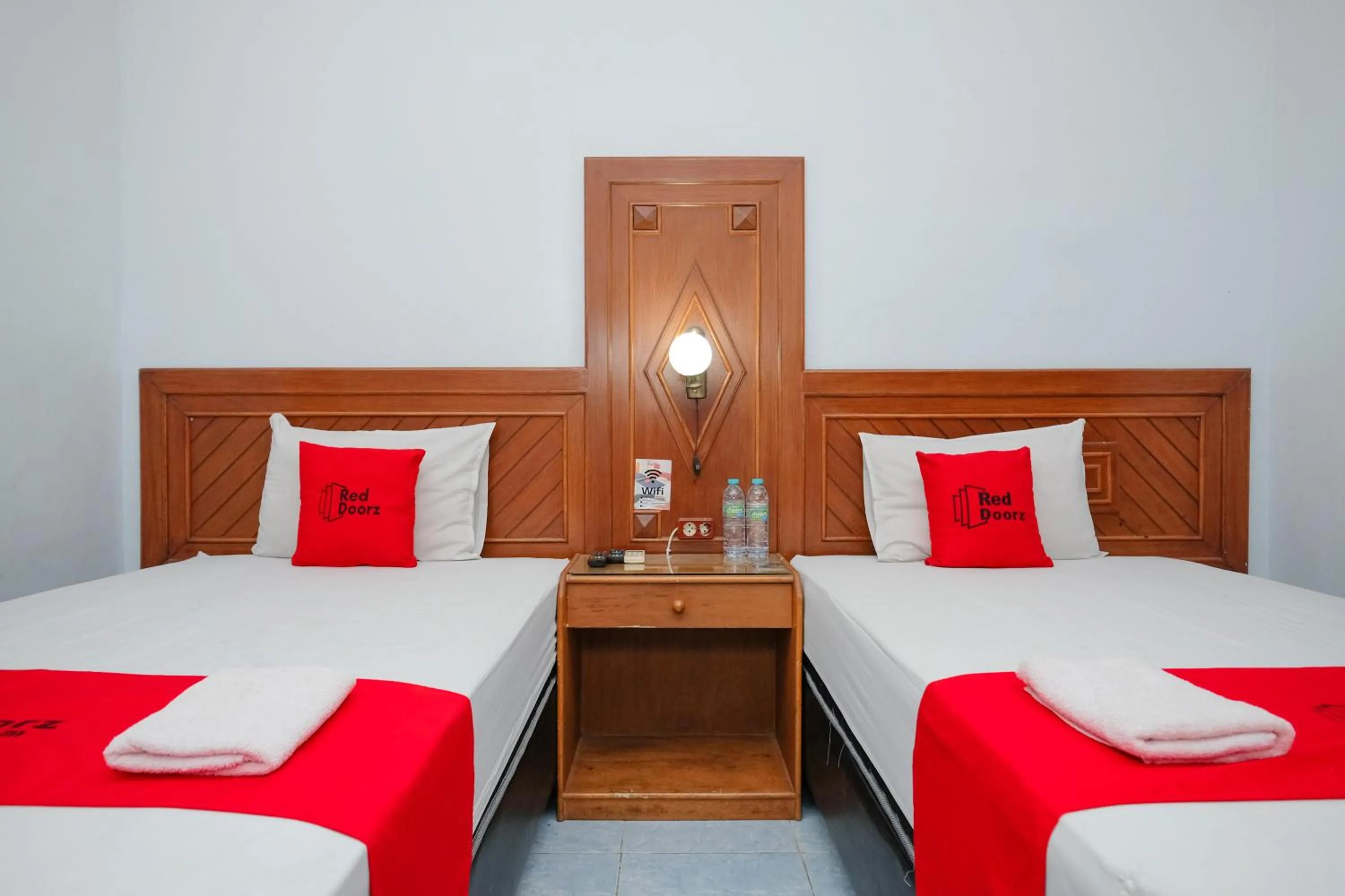 Bedroom, Bed in RedDoorz Syariah At Jalan Menteri Supeno