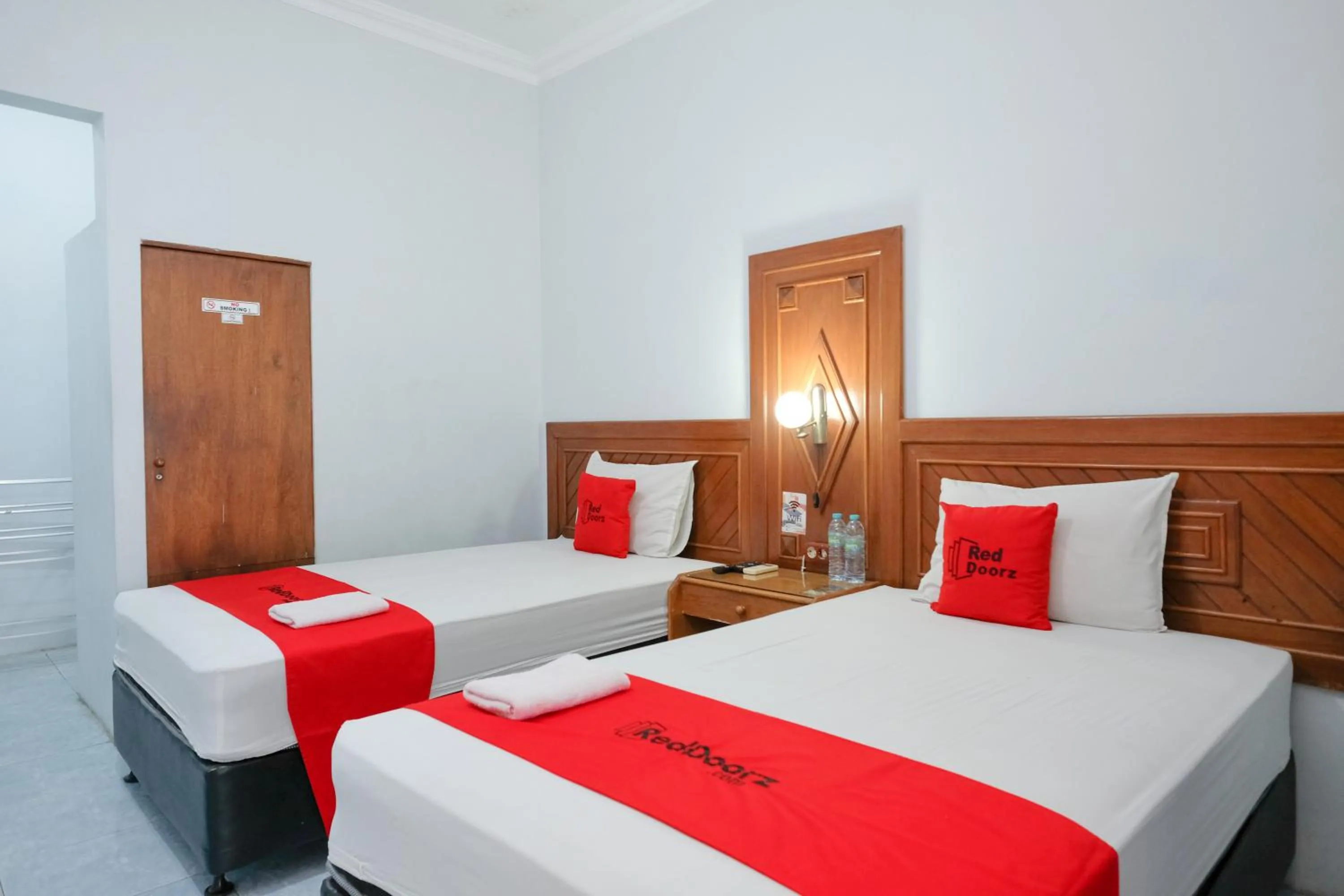 Bedroom, Bed in RedDoorz Syariah At Jalan Menteri Supeno