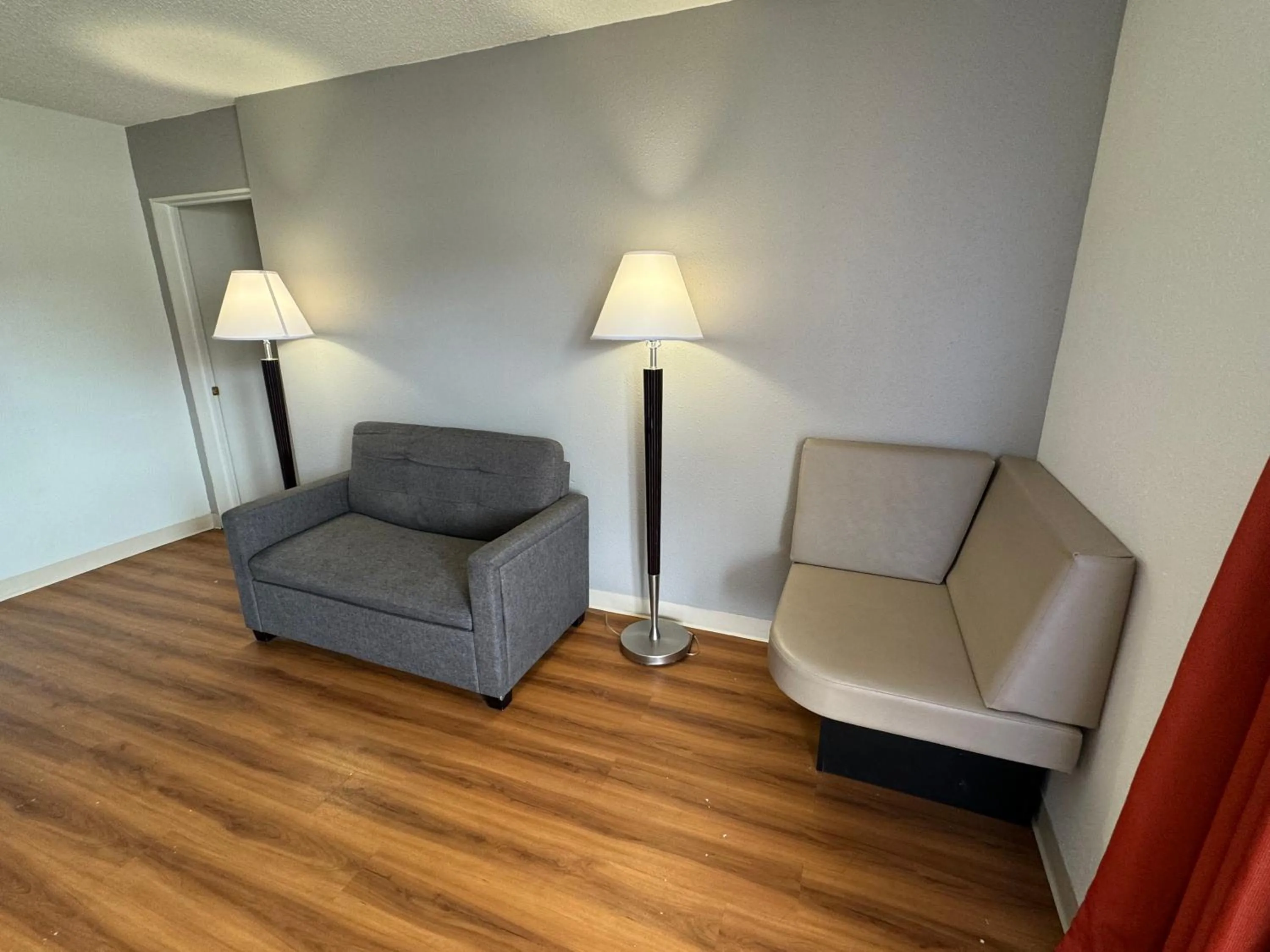 Seating area in Motel 6-Butte, MT - Historic City Center
