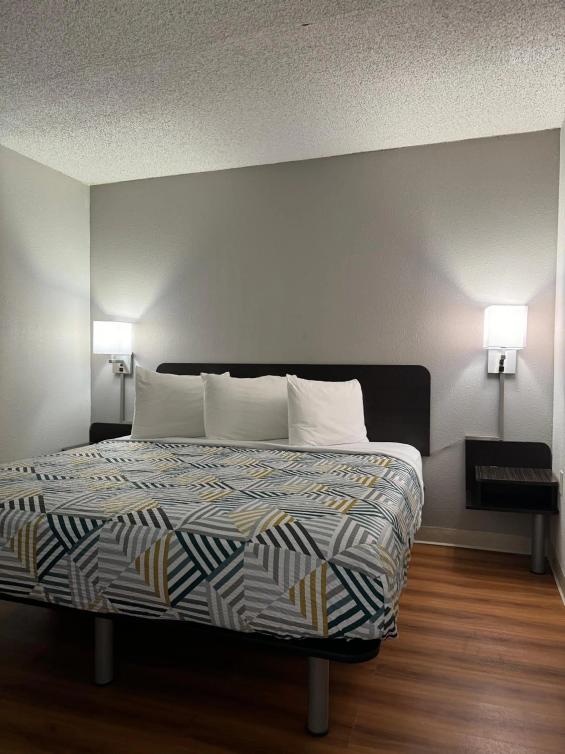 Bed in Motel 6-Butte, MT - Historic City Center