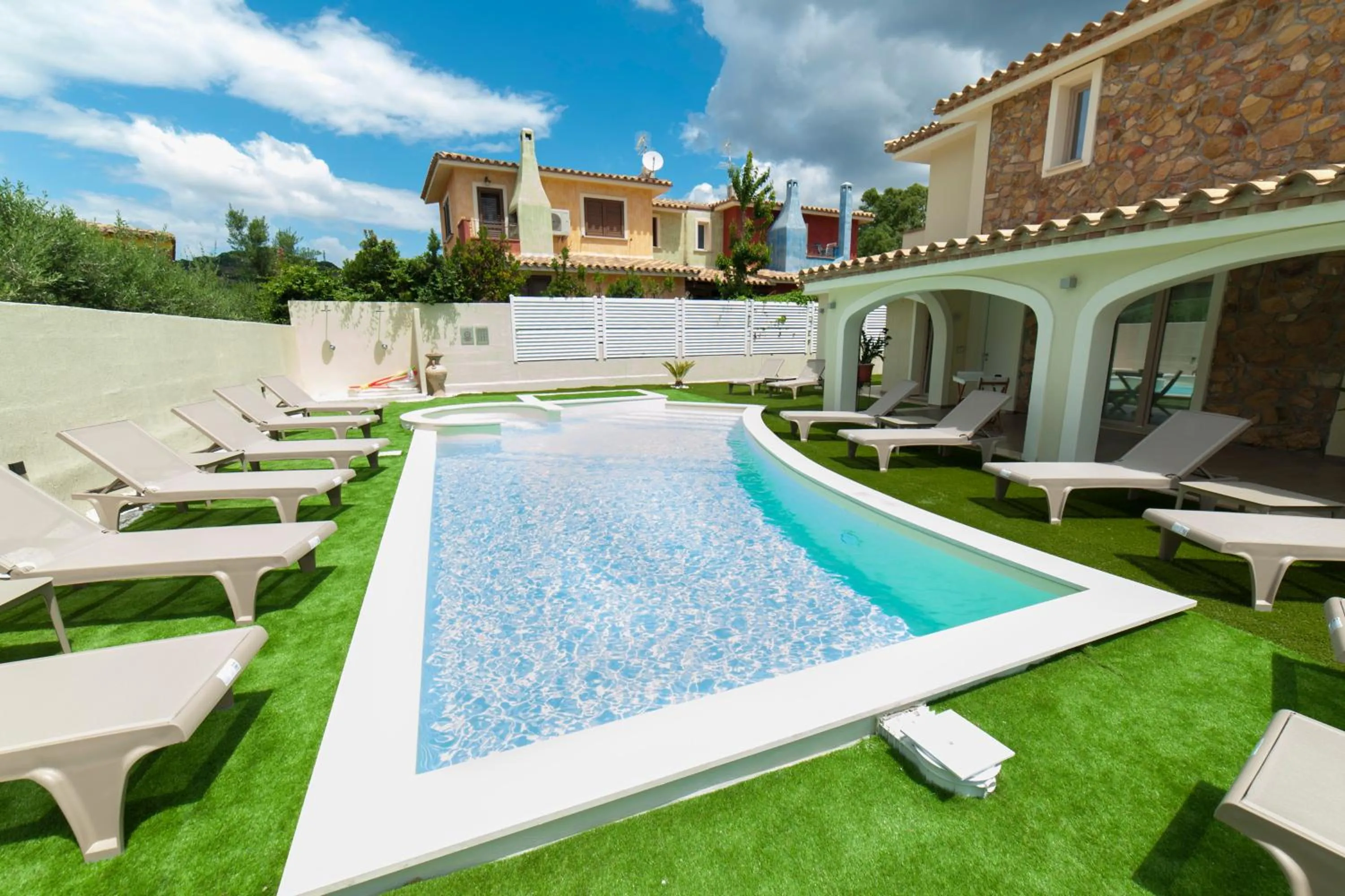 Swimming pool in Suimi's Hotel