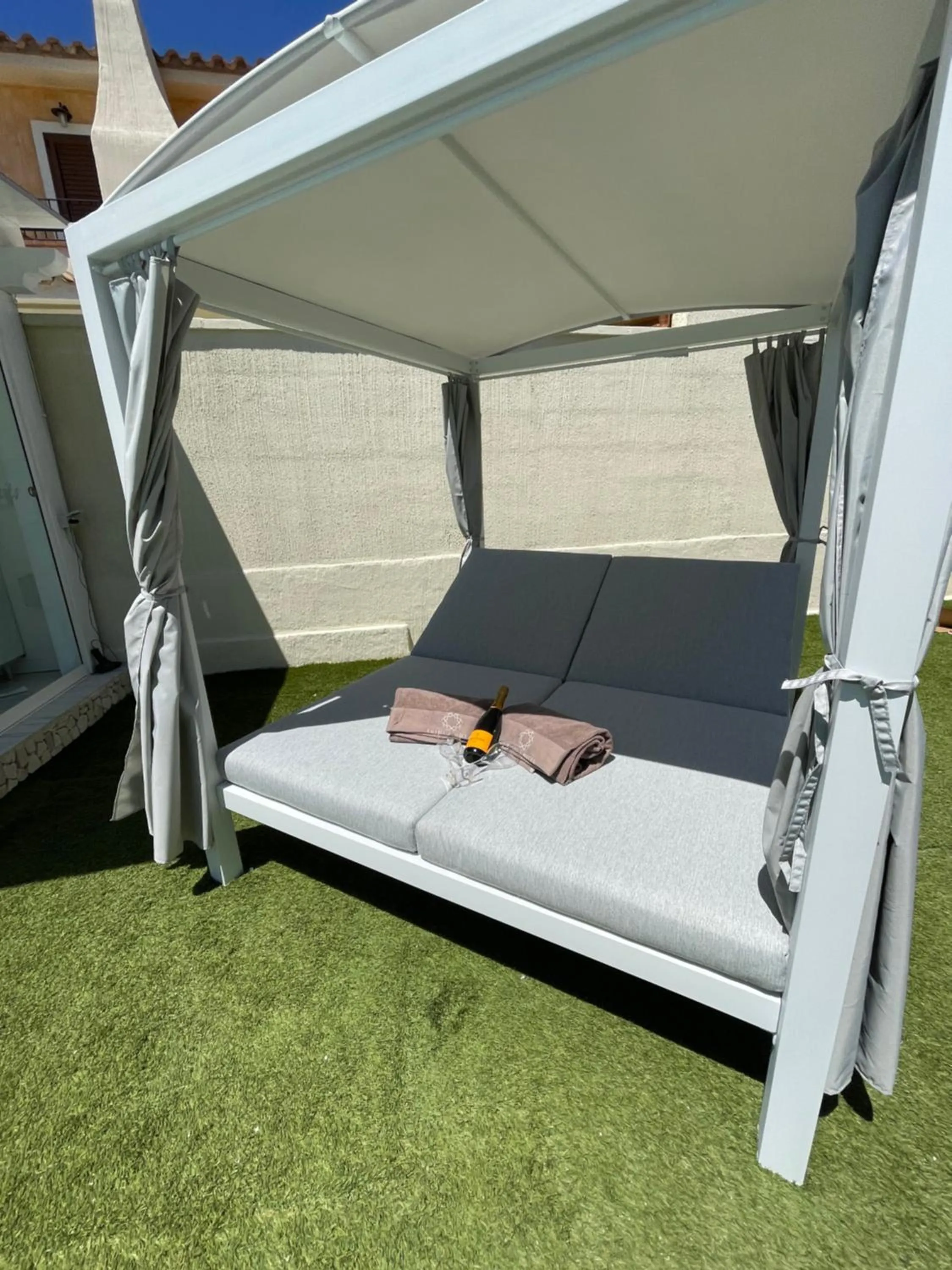 Swimming pool in Suimi's Hotel