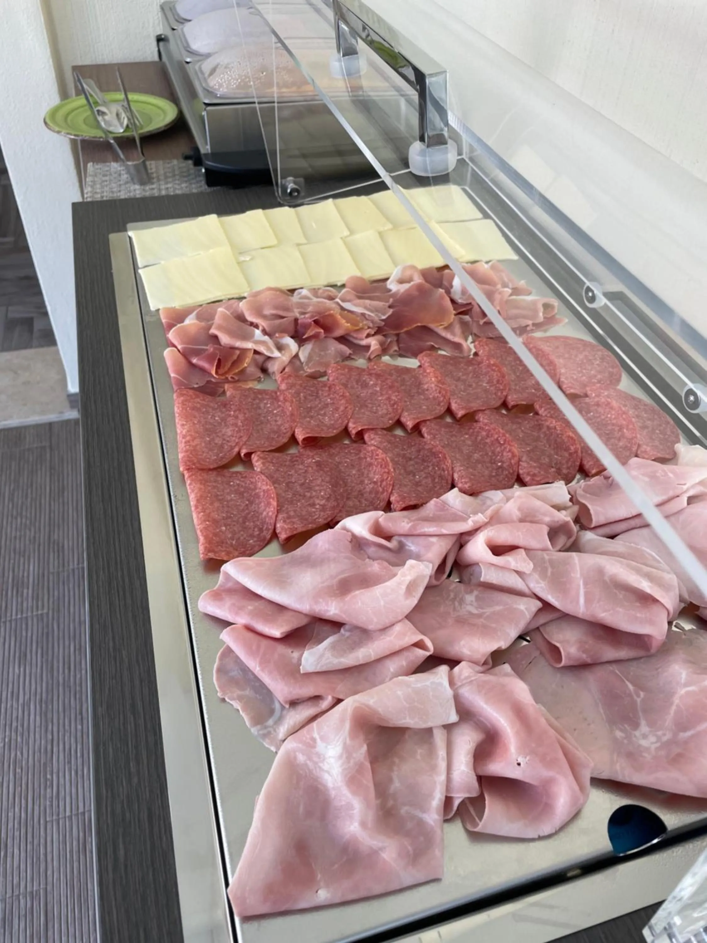 Breakfast in Suimi's Hotel