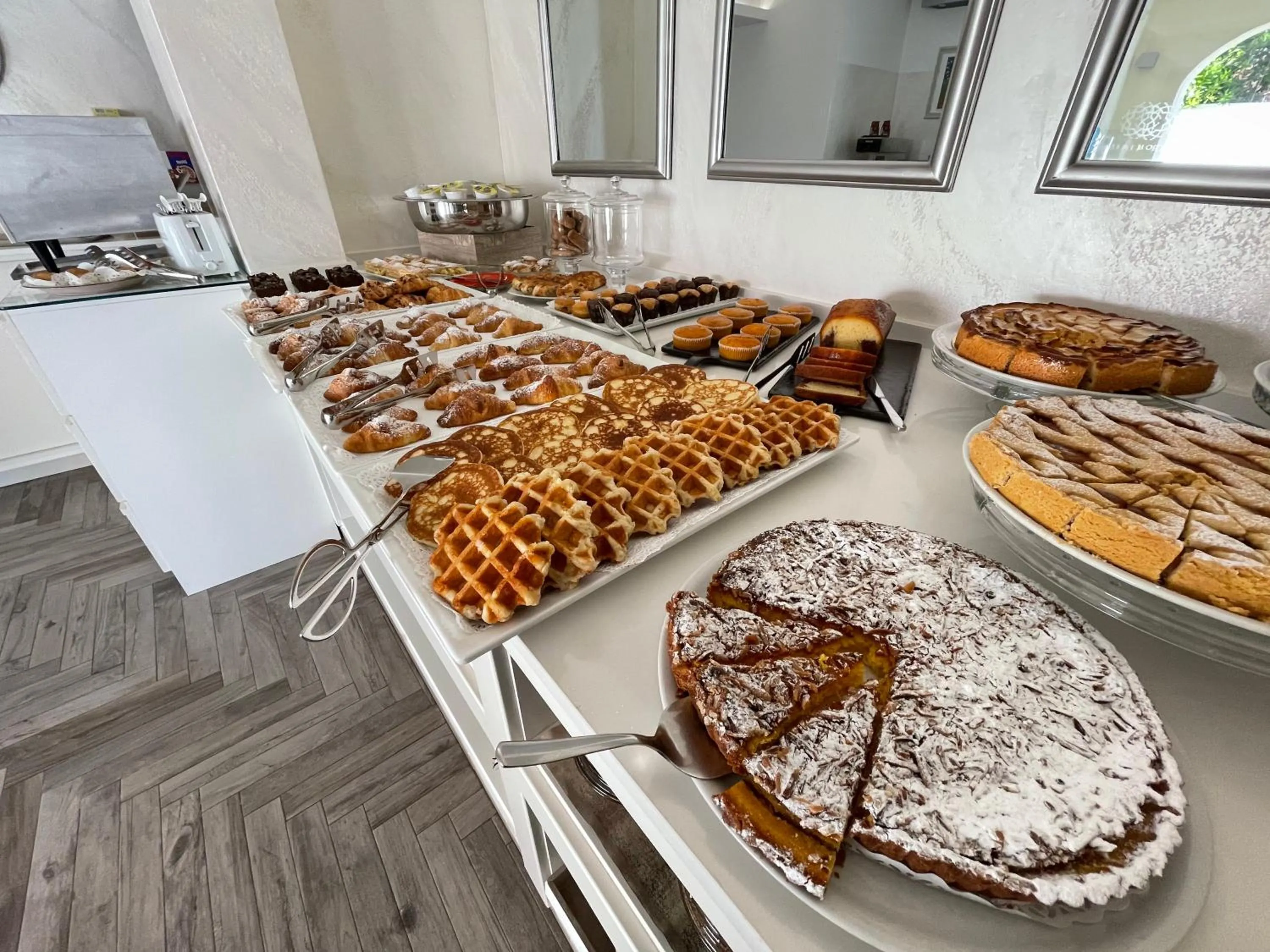 Breakfast in Suimi's Hotel