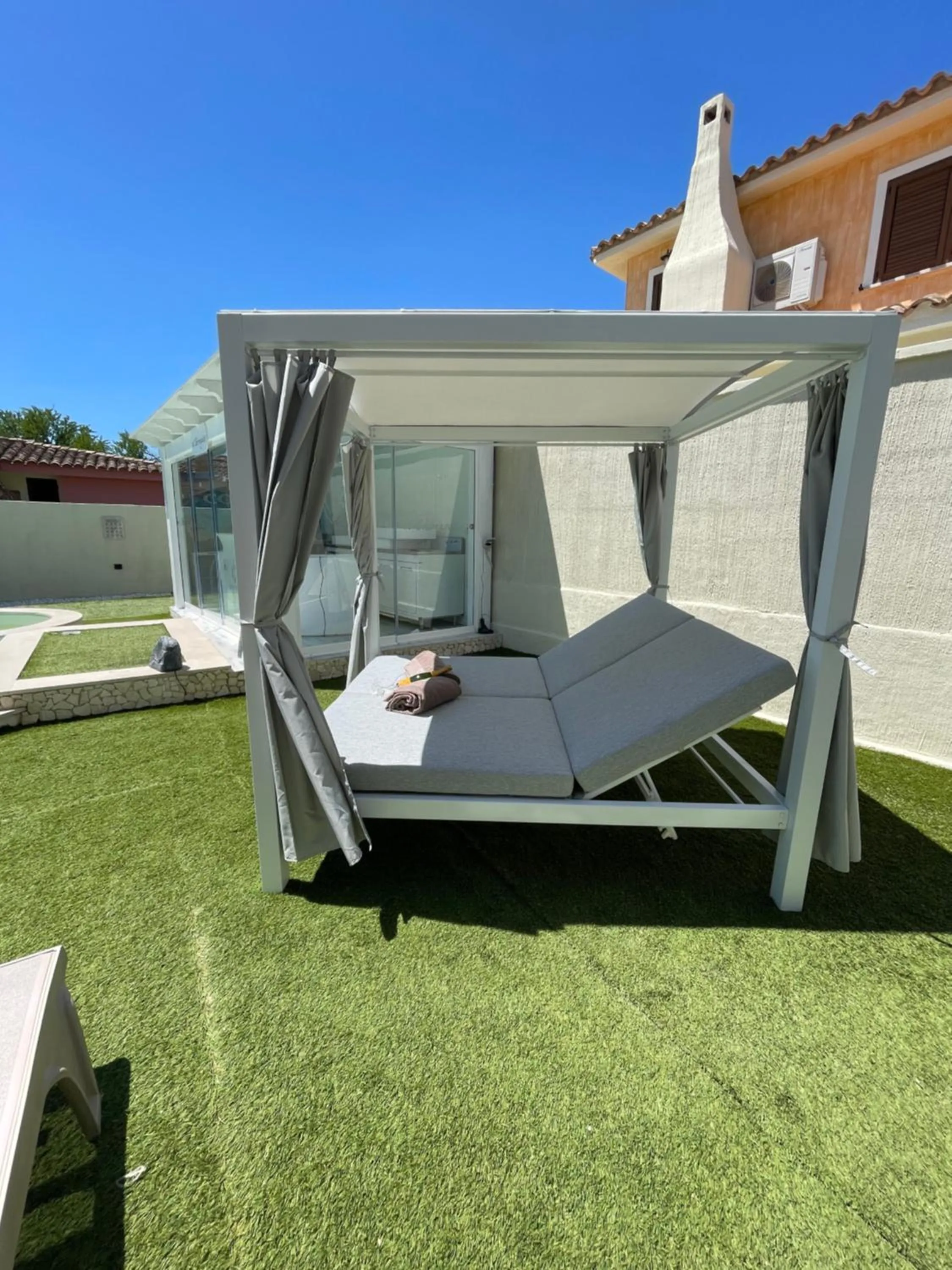 Swimming pool in Suimi's Hotel