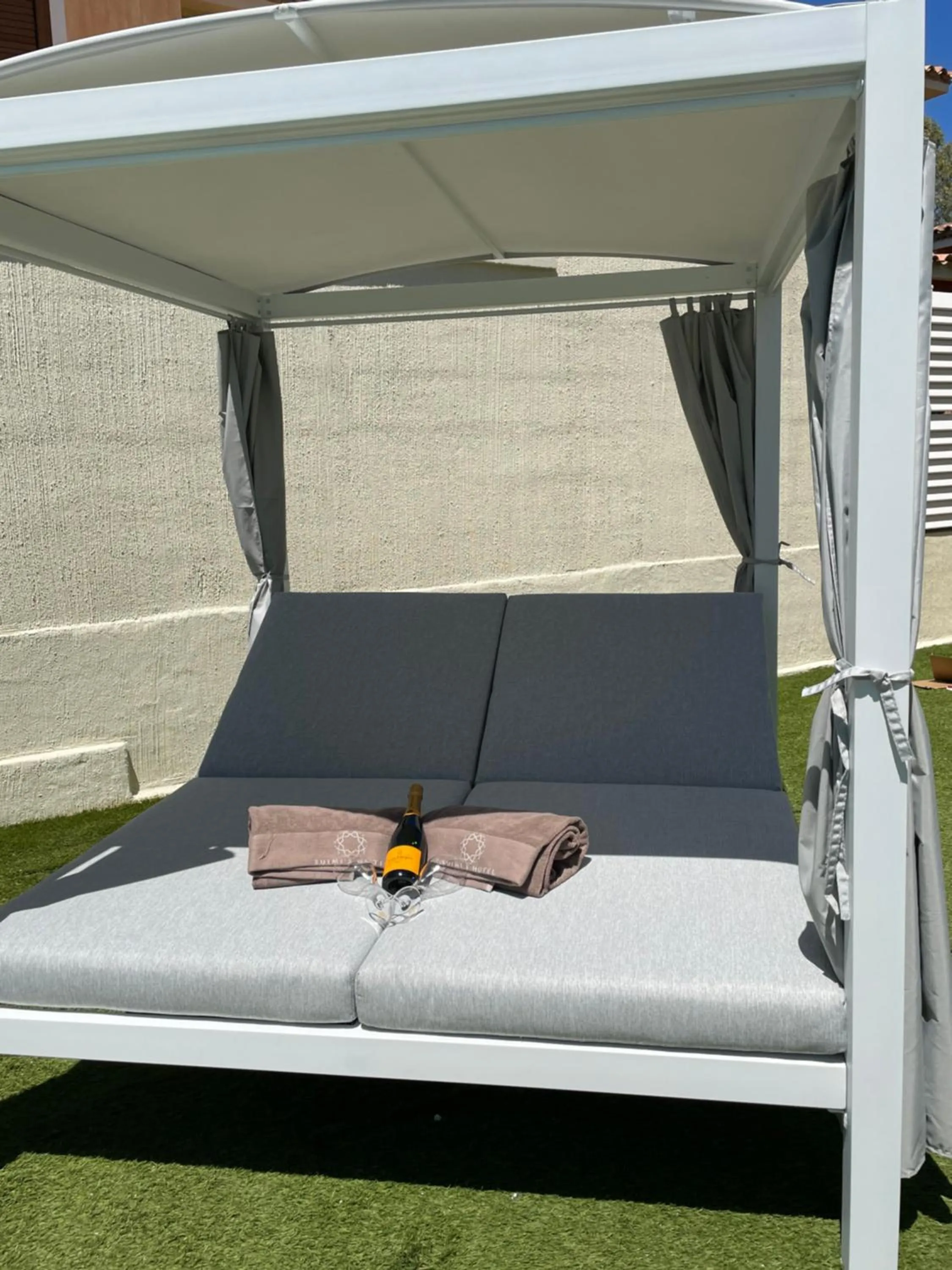 Swimming pool in Suimi's Hotel