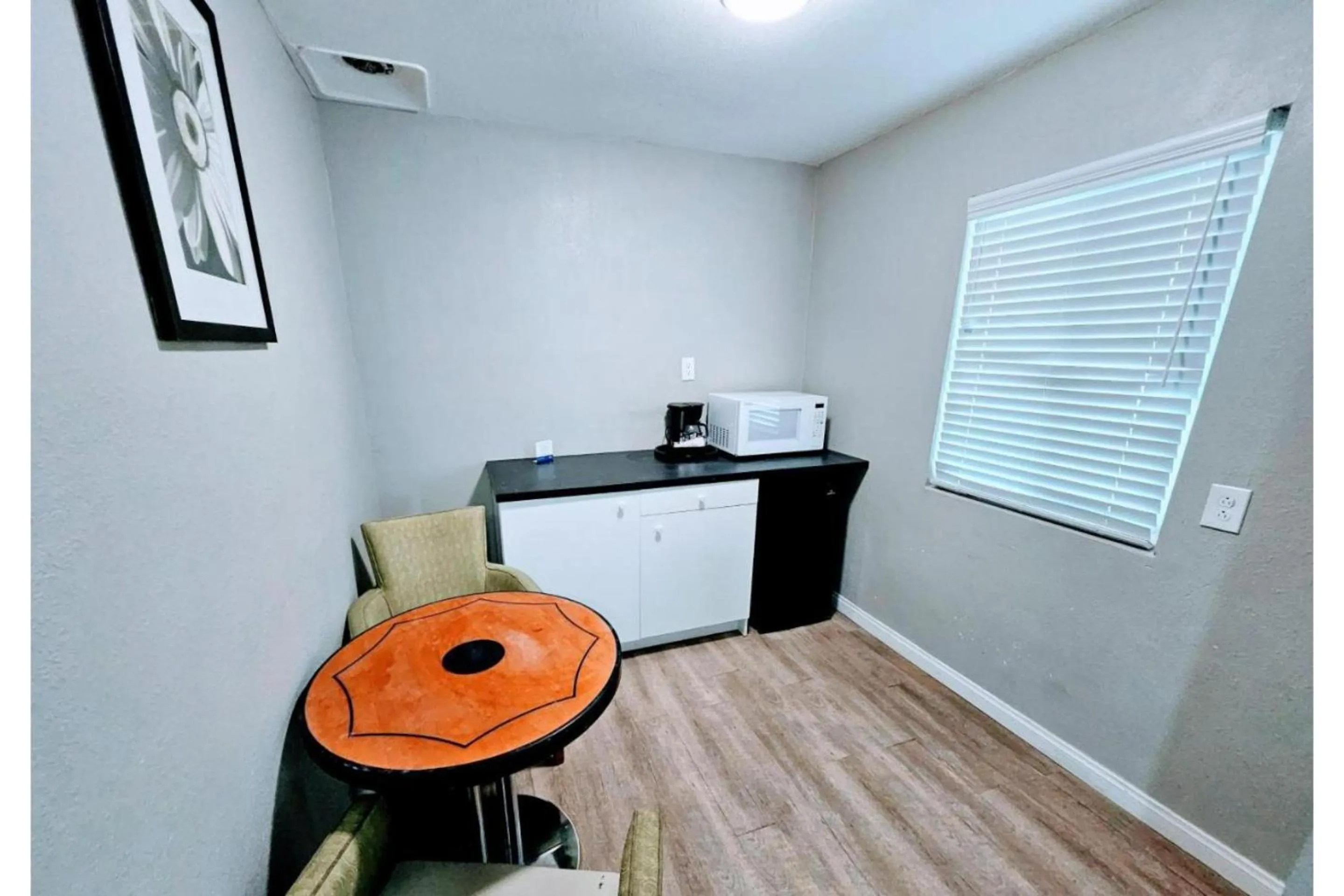 Area and facilities in Hotel Ridgecrest An Extended Stay Studio