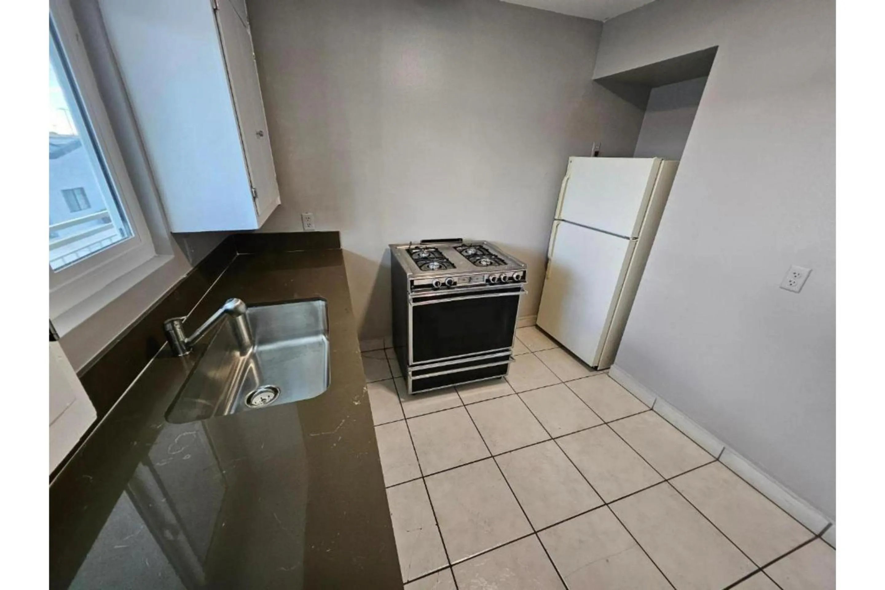 Kitchen or kitchenette in Hotel Ridgecrest An Extended Stay Studio