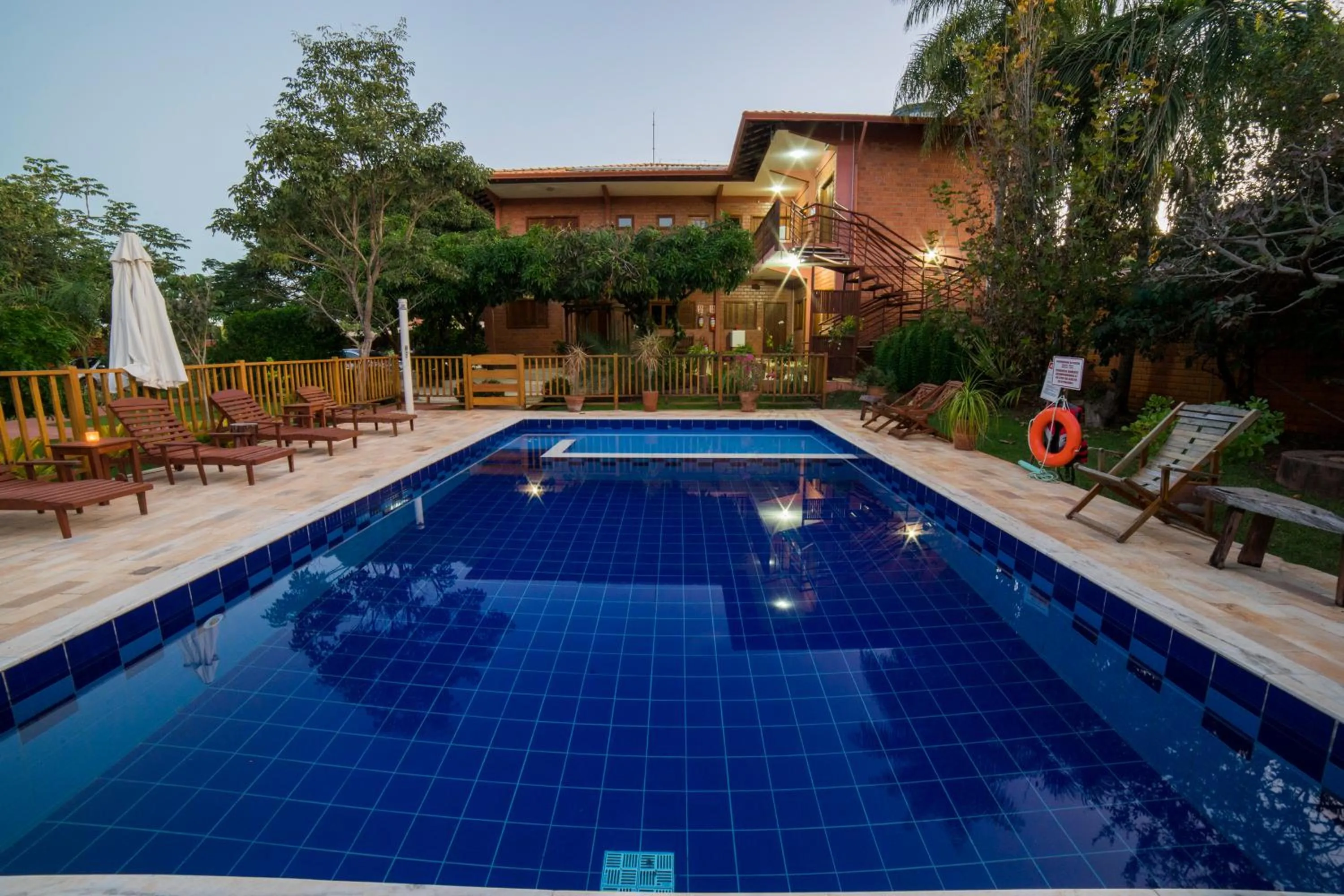 Swimming pool in Pousada Galeria Artes