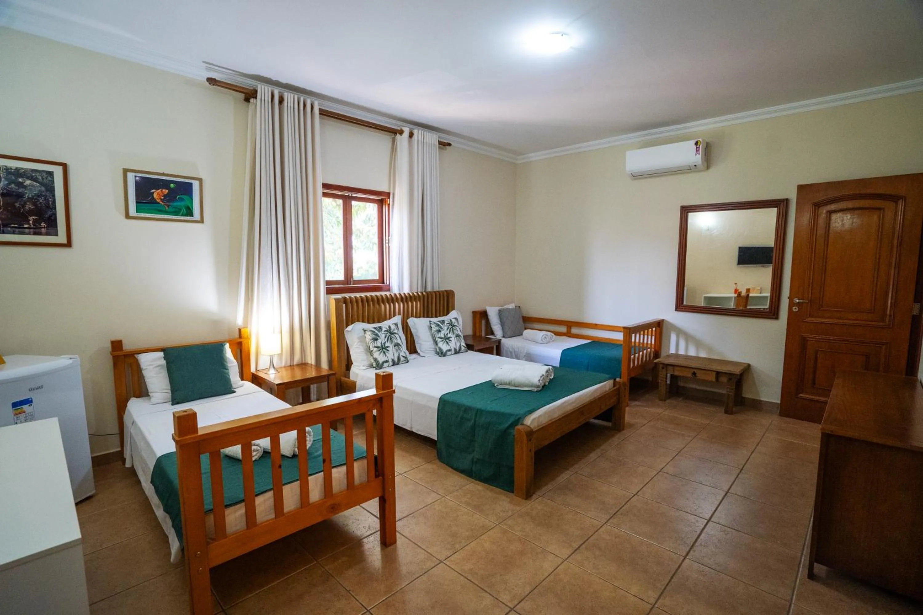 Photo of the whole room, Bed in Pousada Galeria Artes