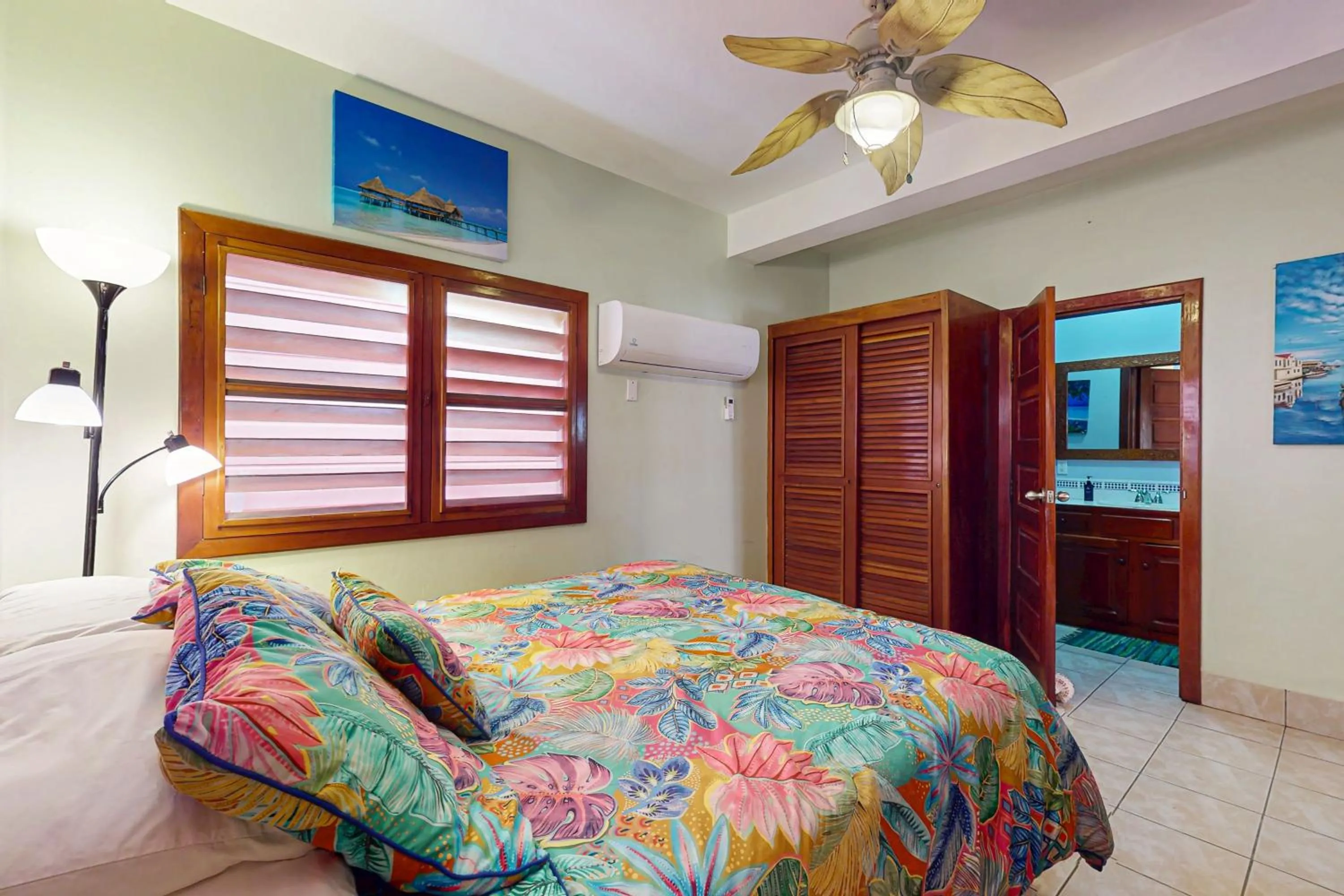 Bed in Hibiscus @ Caribe Island