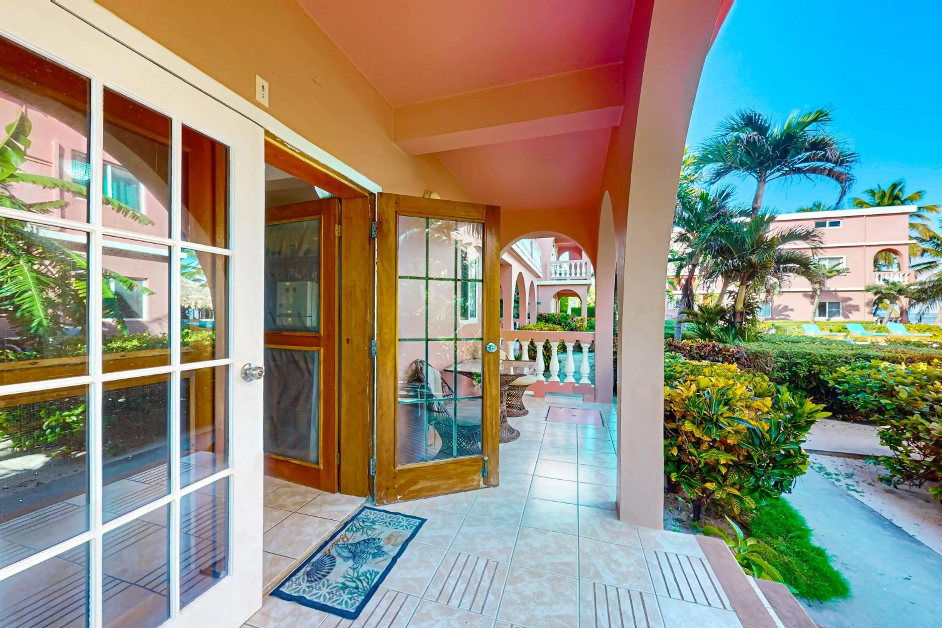 Hibiscus @ Caribe Island