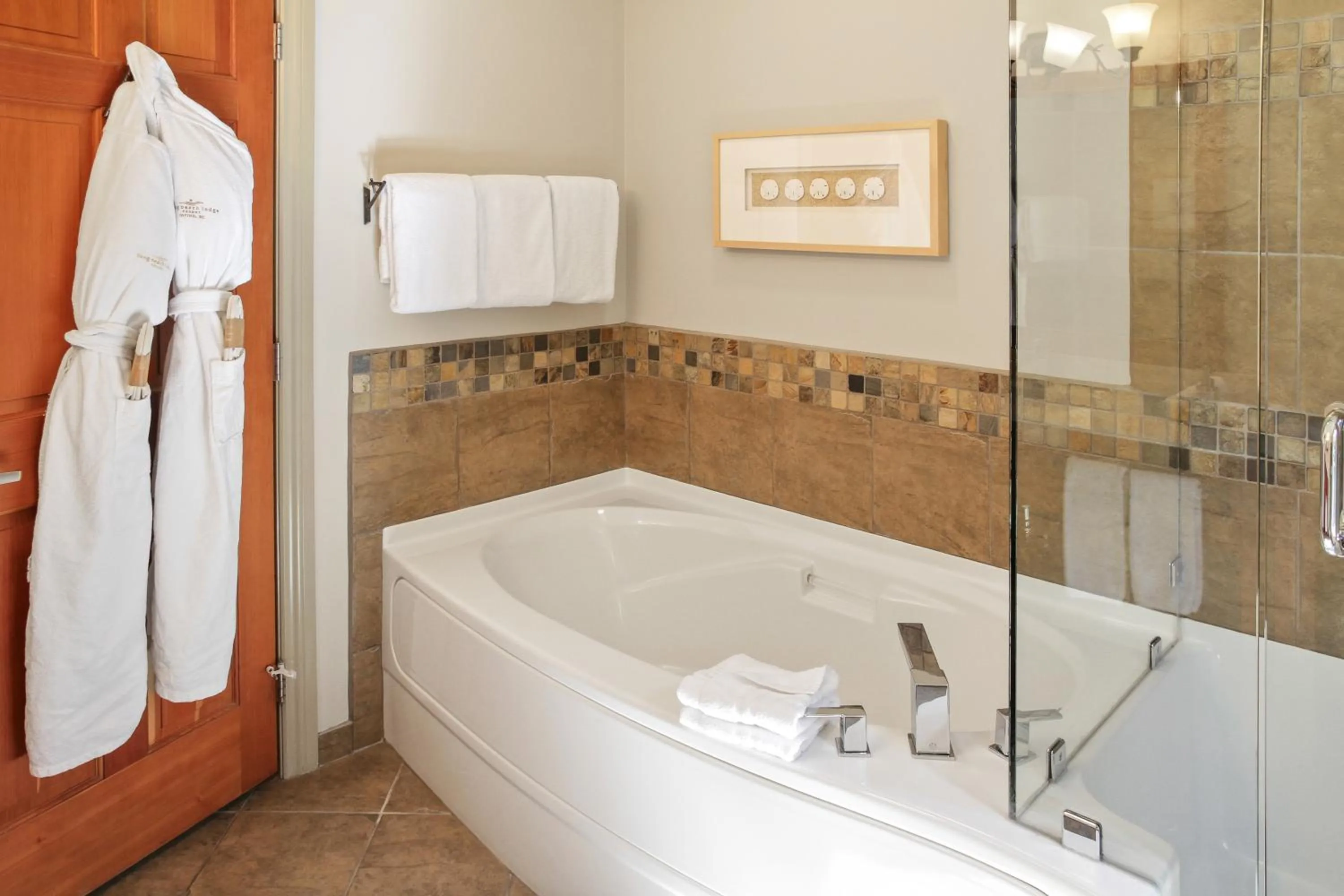 Bath in Long Beach Lodge Resort