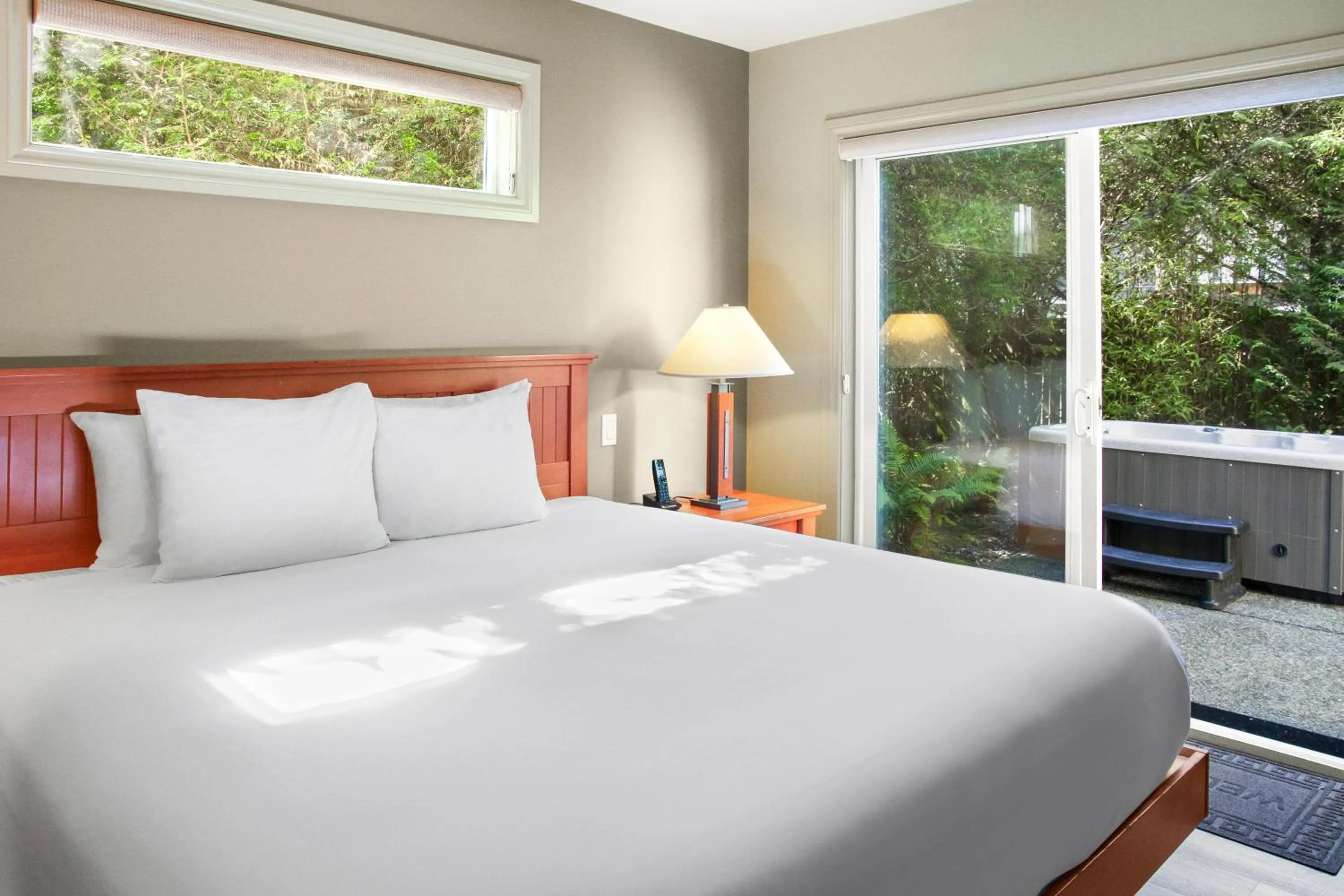 Bed in Long Beach Lodge Resort