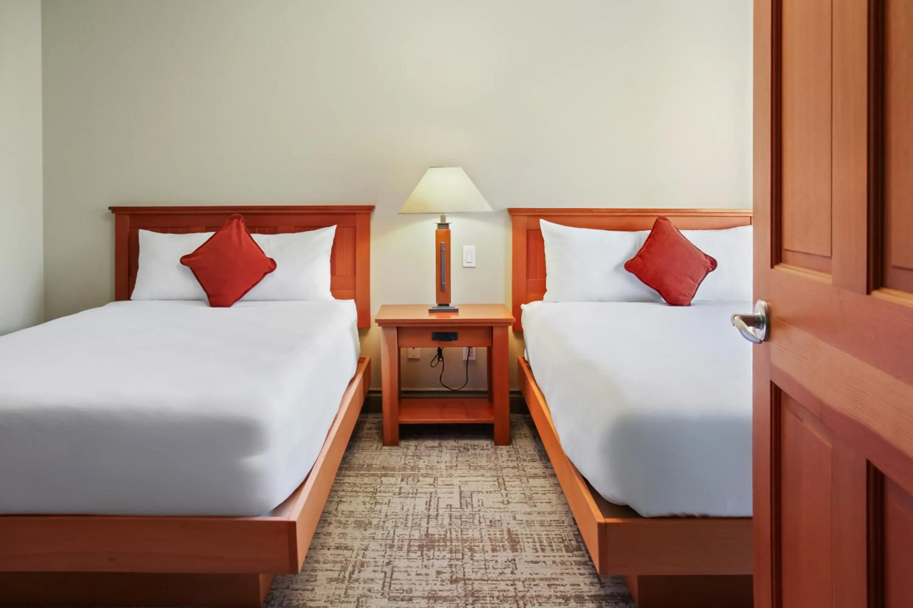 Bedroom, Bed in Long Beach Lodge Resort