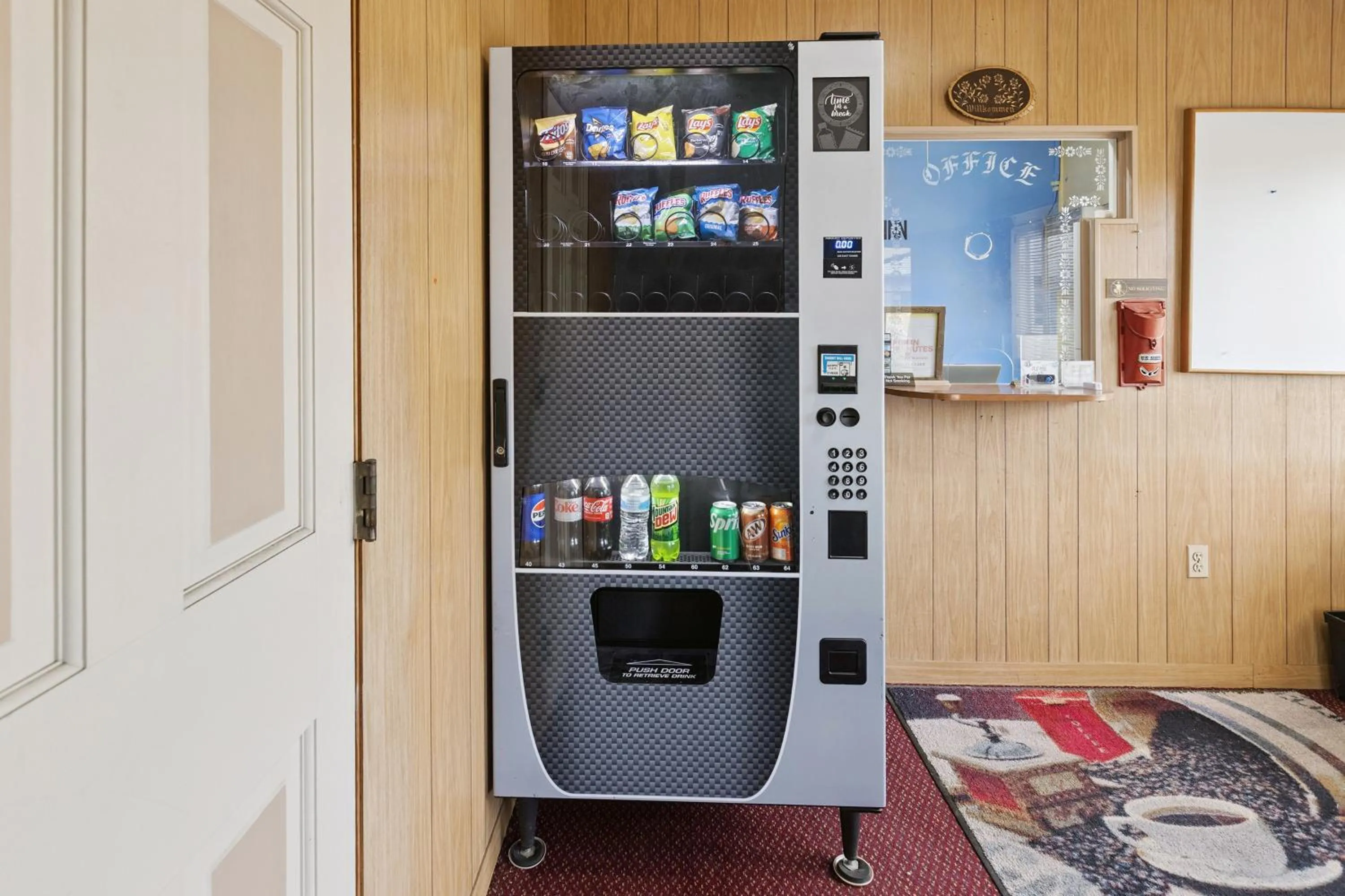 vending machine in Heidelberg Motel by Capital O Bridgeport Frankenmuth I 75