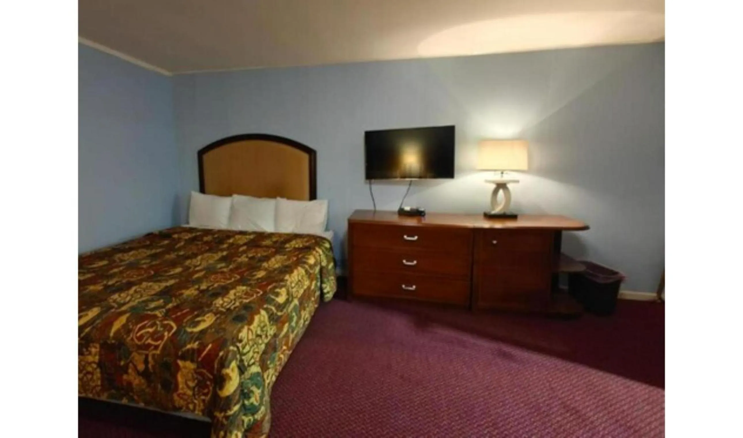 Bedroom, Bed in Heidelberg Motel by Capital O Bridgeport Frankenmuth I 75