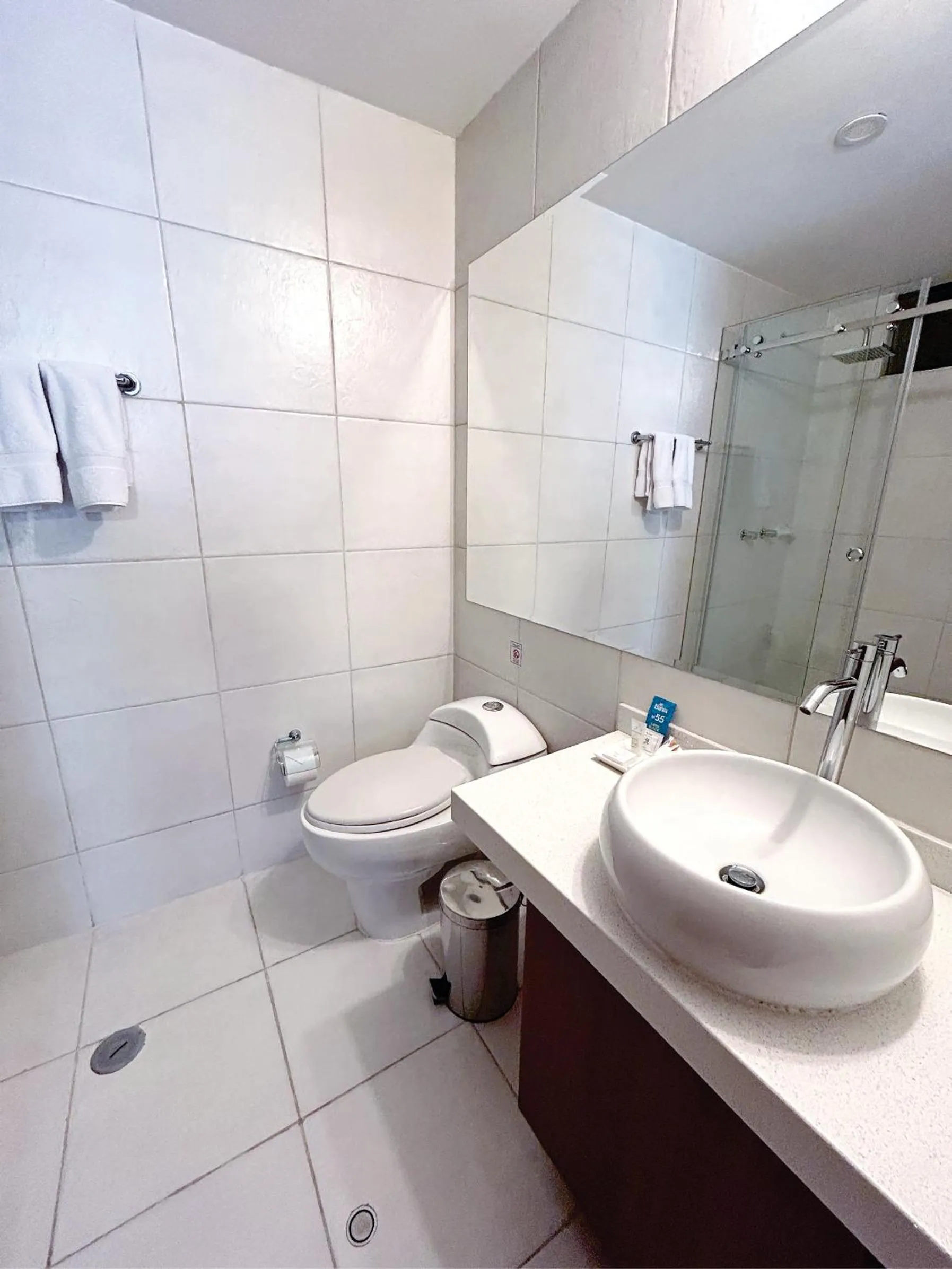 Bathroom in Hotel Fundador by Robles