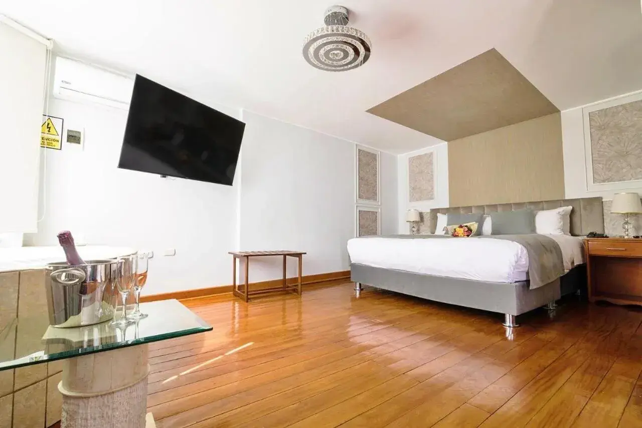 Suite in Hotel Fundador by Robles Suite in Hotel Fundador by Robles