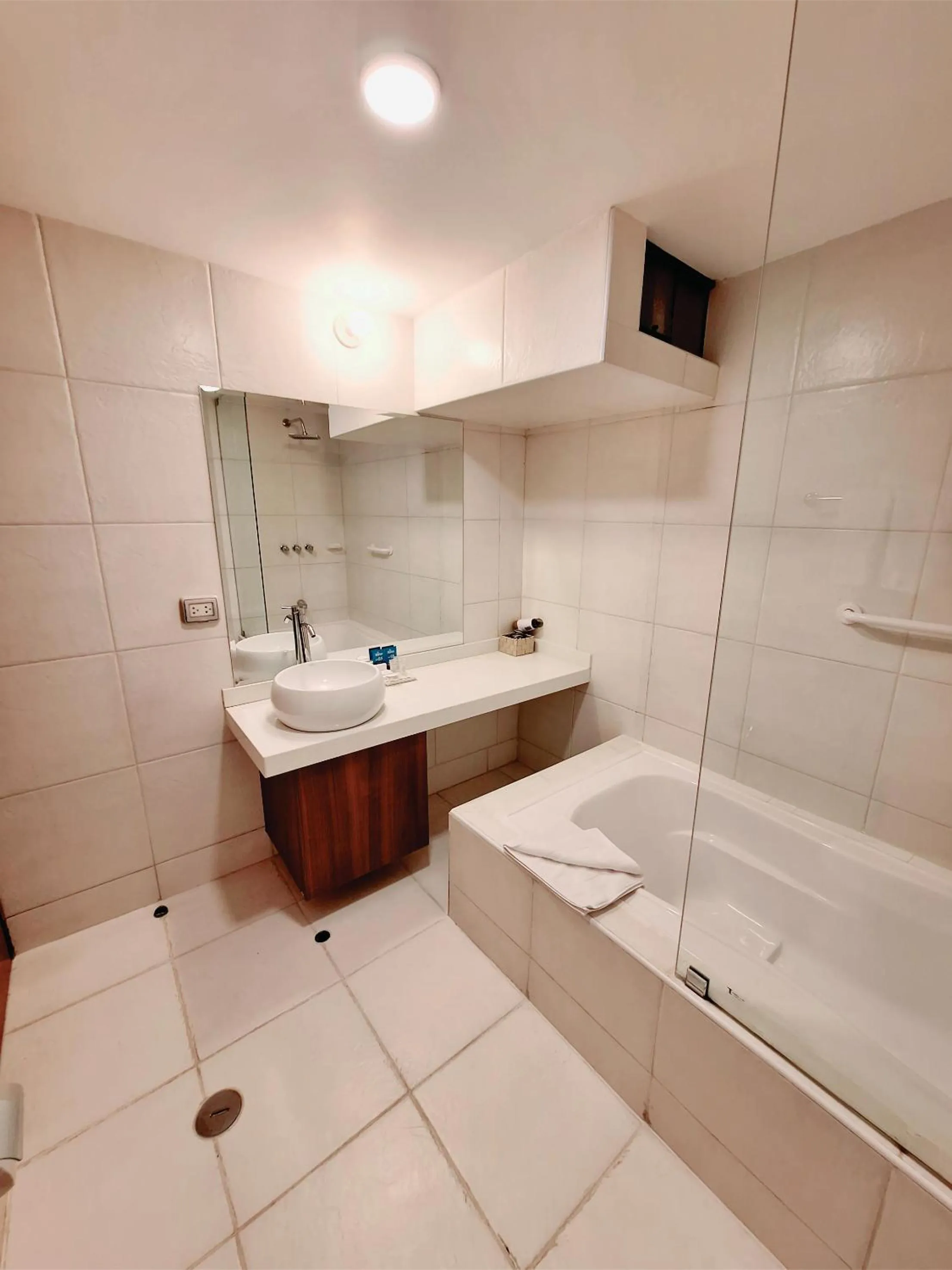 Bathroom in Hotel Fundador by Robles