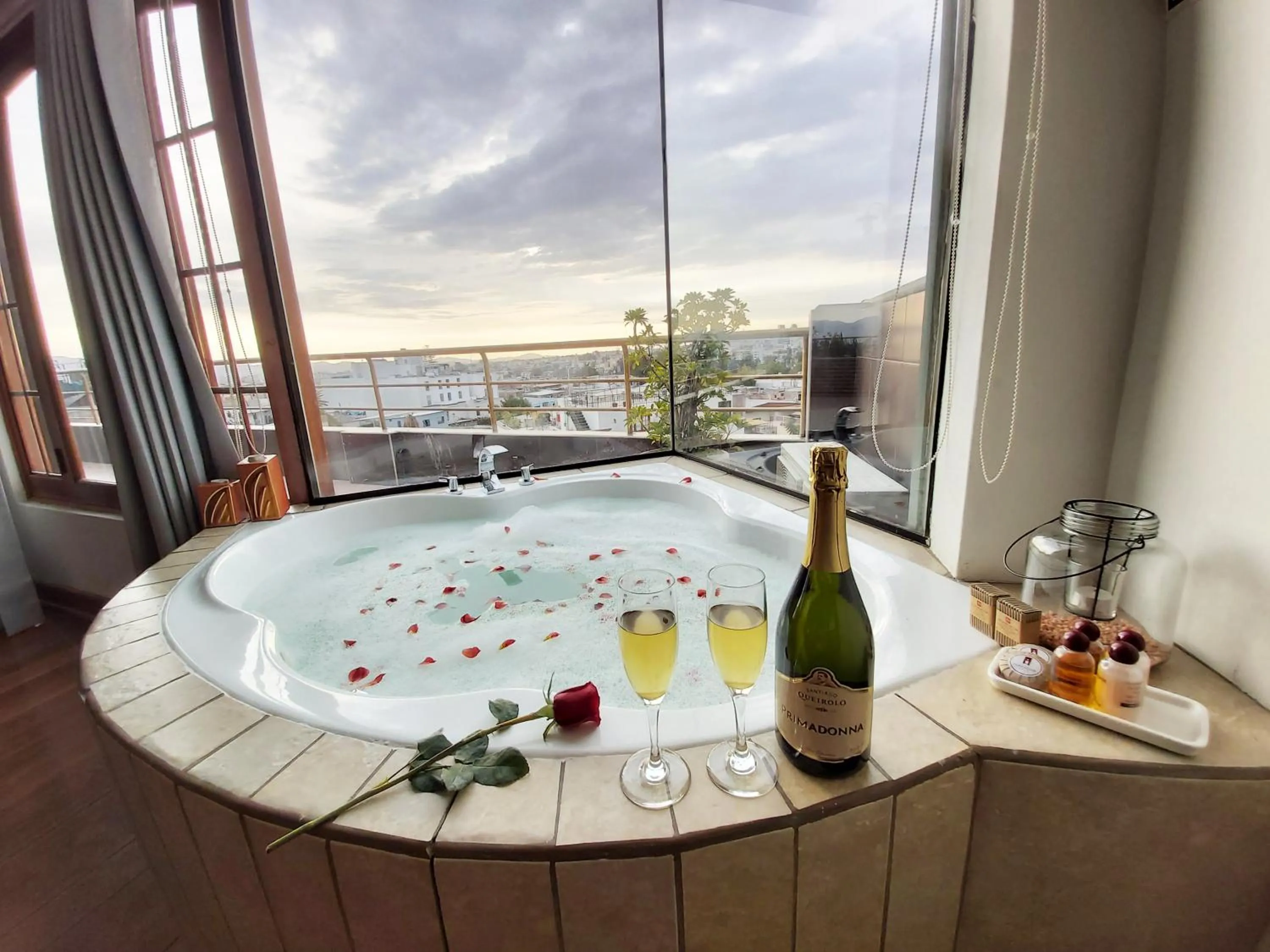 Hot Tub in Hotel Fundador by Robles