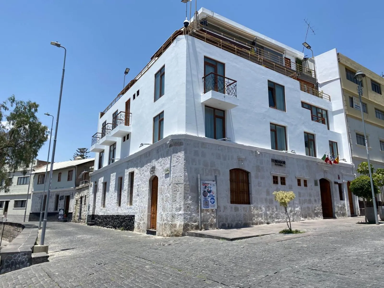 Property building in Hotel Fundador by Robles