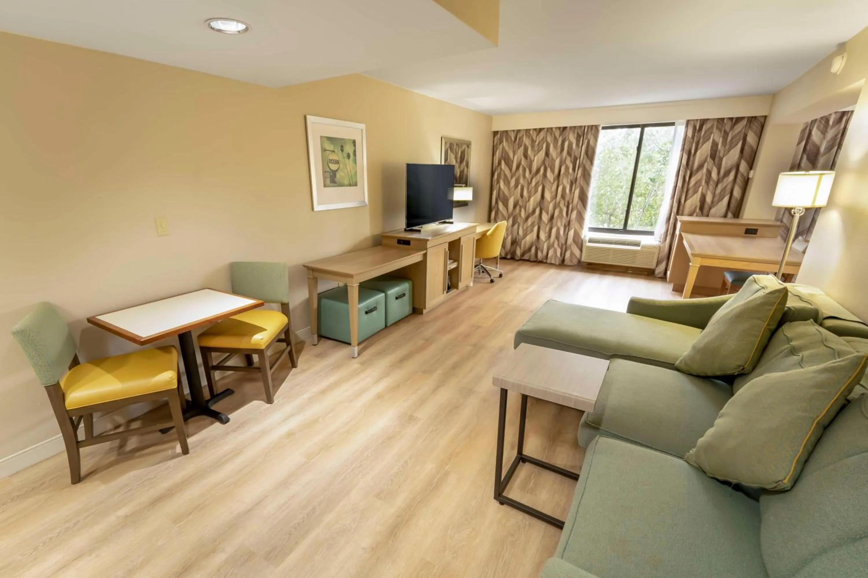 Living room in Hampton Inn Jacksonville South/I-95 at JTB