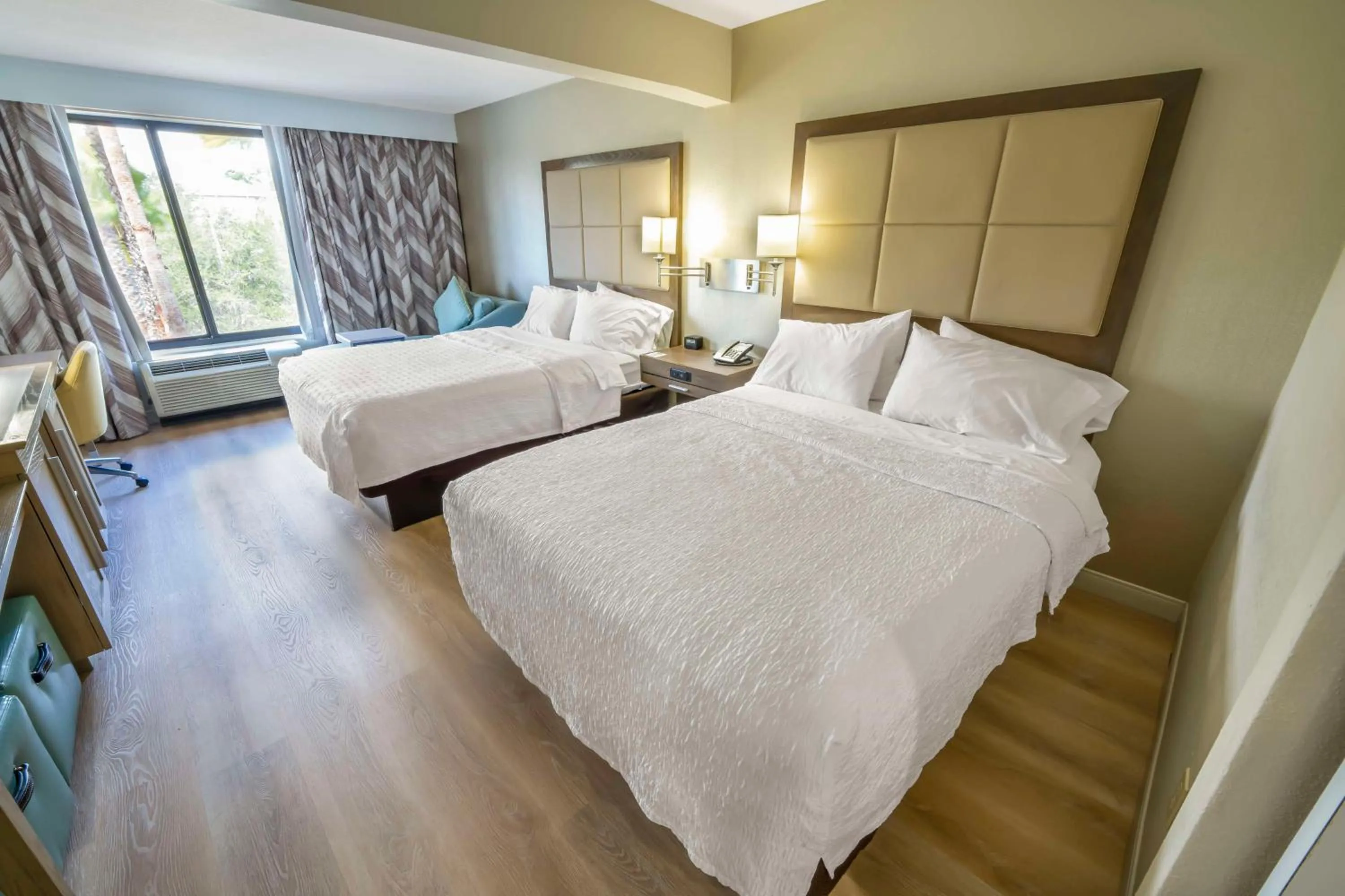 Bed in Hampton Inn Jacksonville South/I-95 at JTB