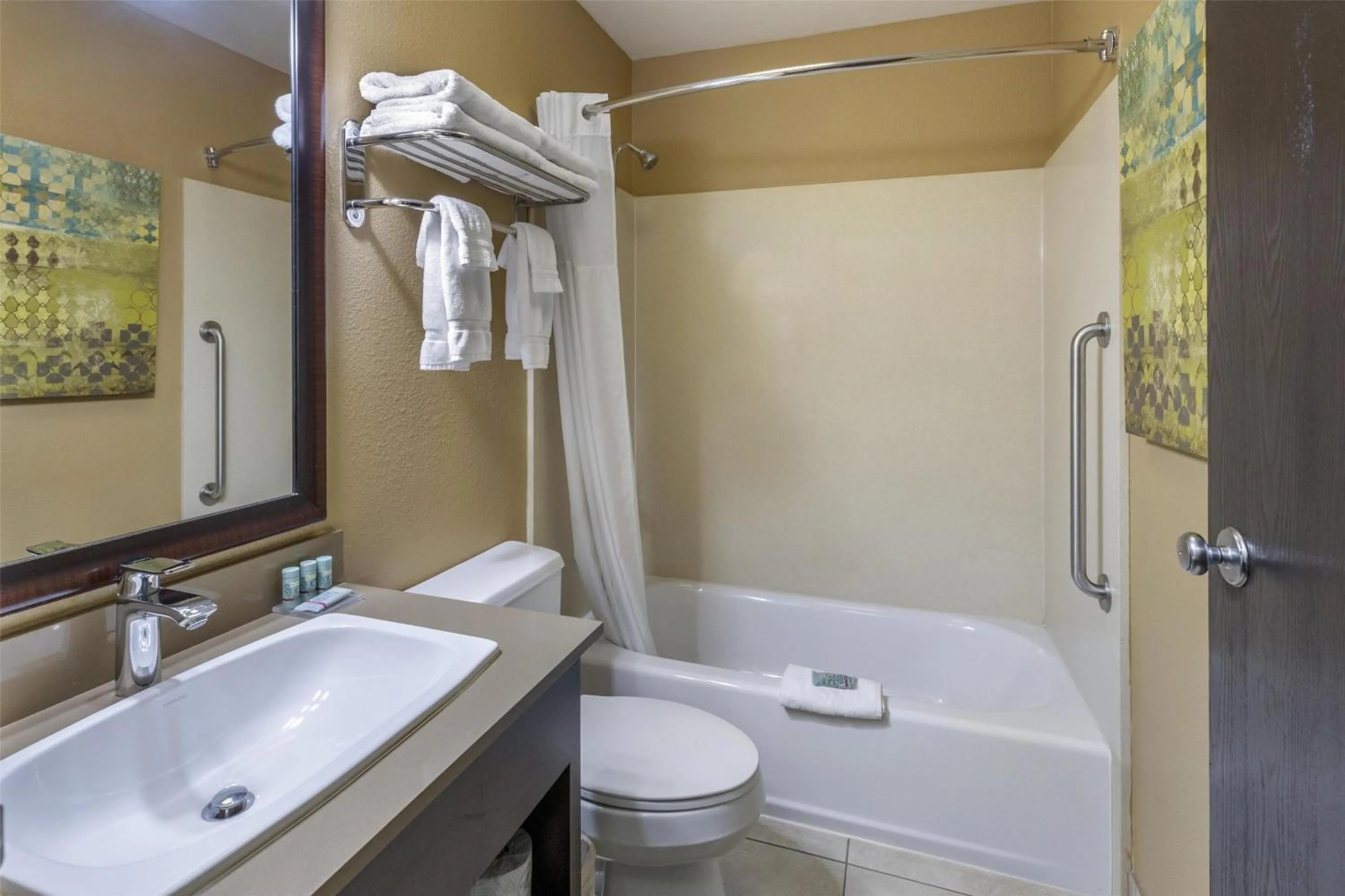 Bathroom in Best Western Long Beach Inn