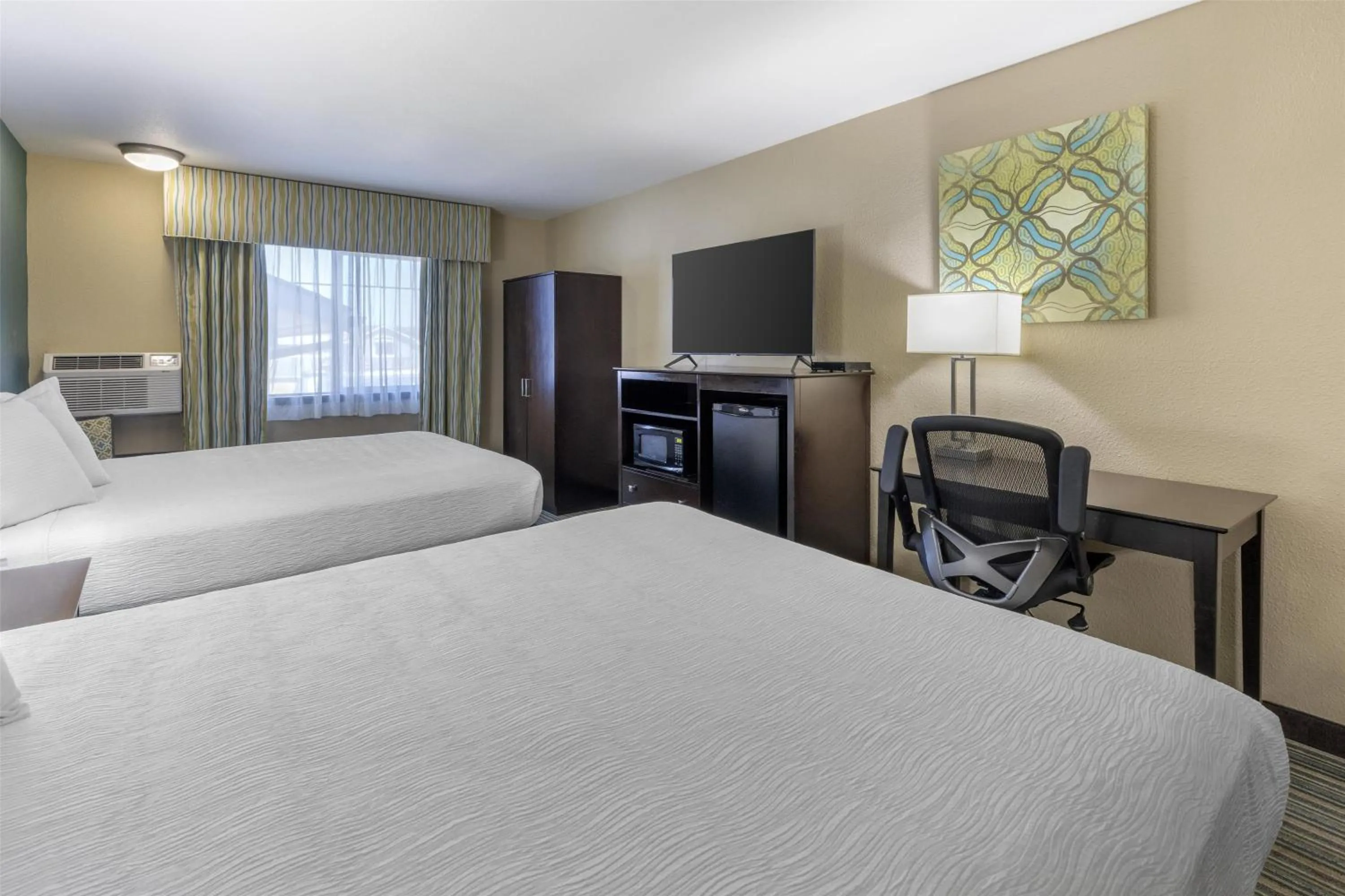 Bedroom, Bed in Best Western Long Beach Inn