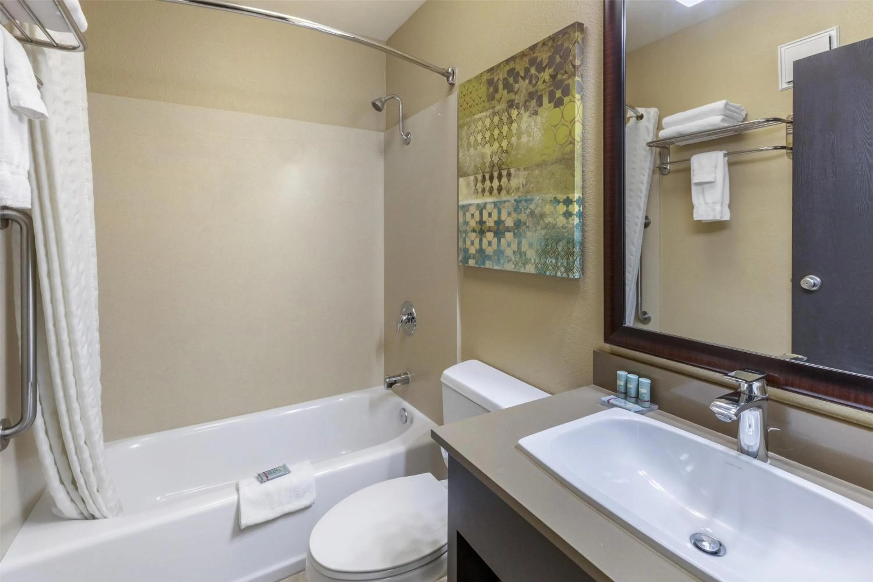 Bathroom in Best Western Long Beach Inn