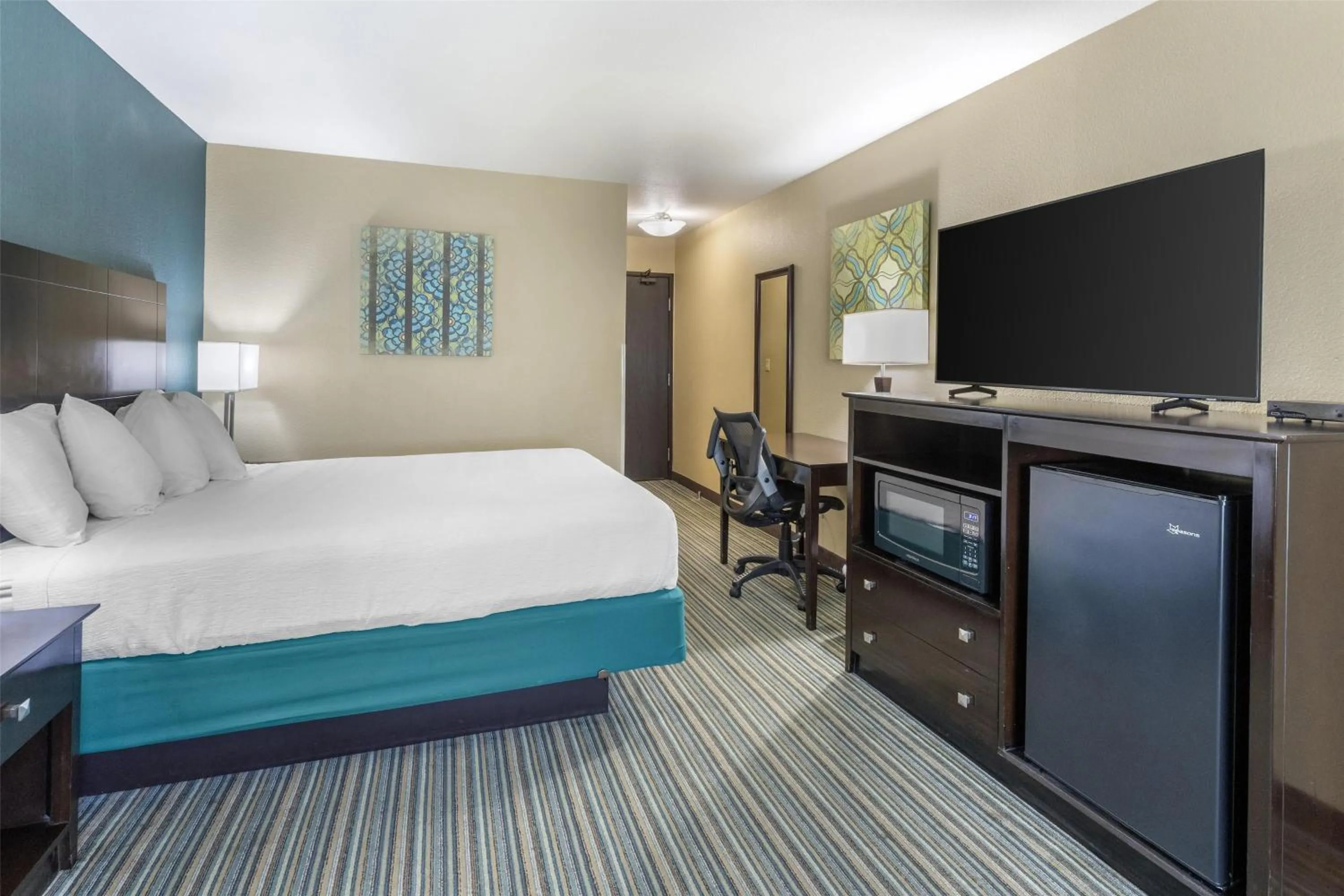 Bedroom, Bed in Best Western Long Beach Inn