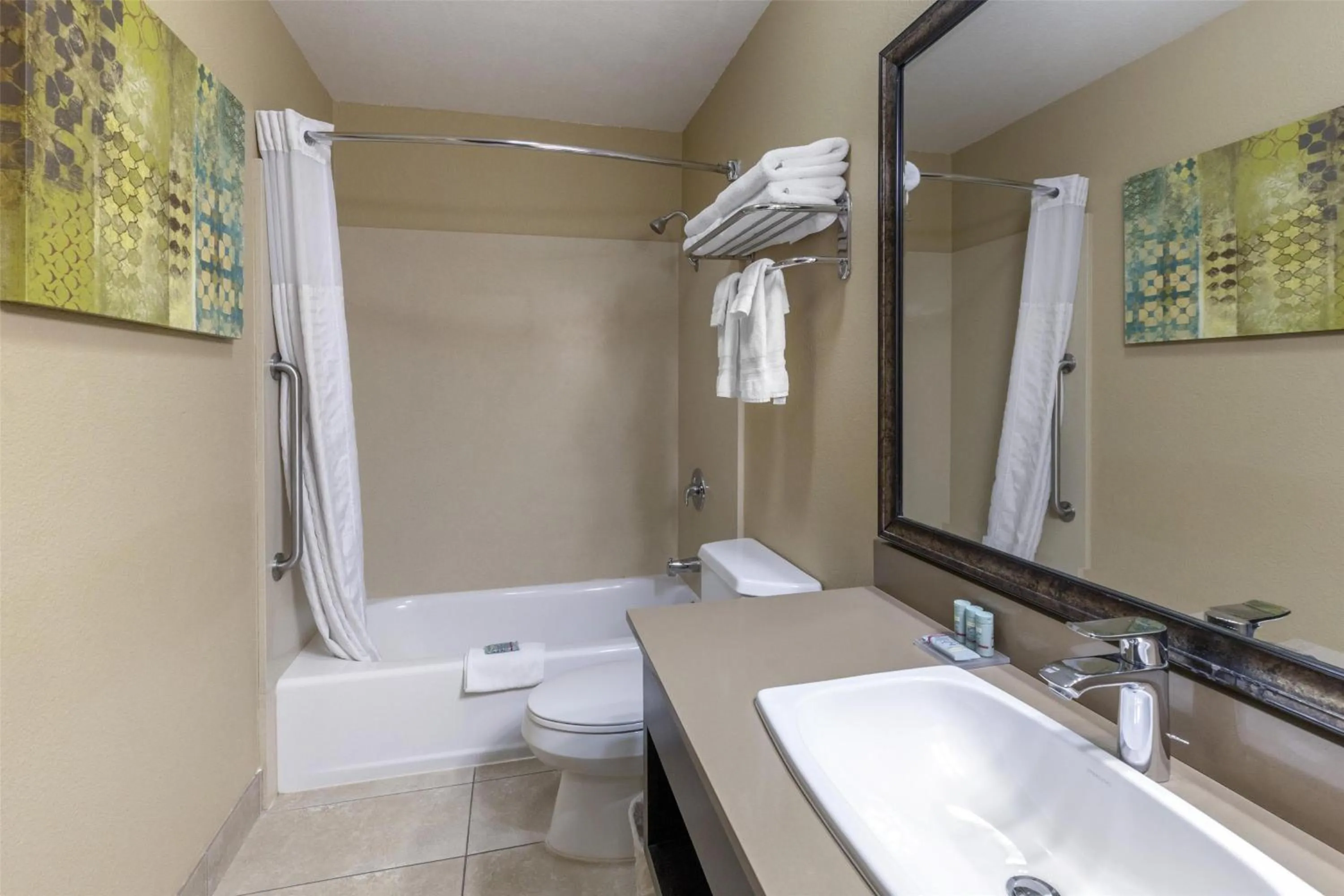 Bathroom in Best Western Long Beach Inn