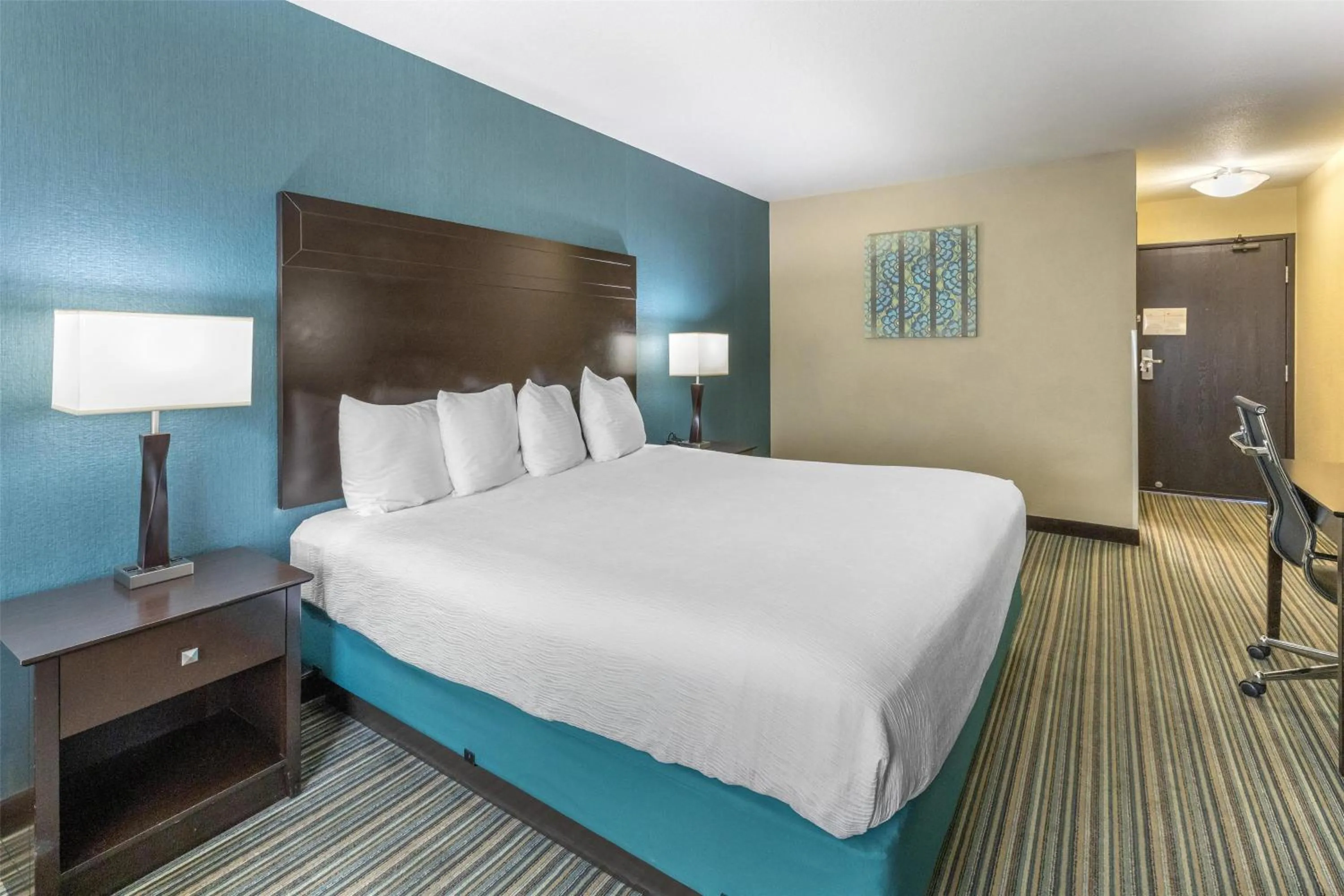 Bedroom, Bed in Best Western Long Beach Inn