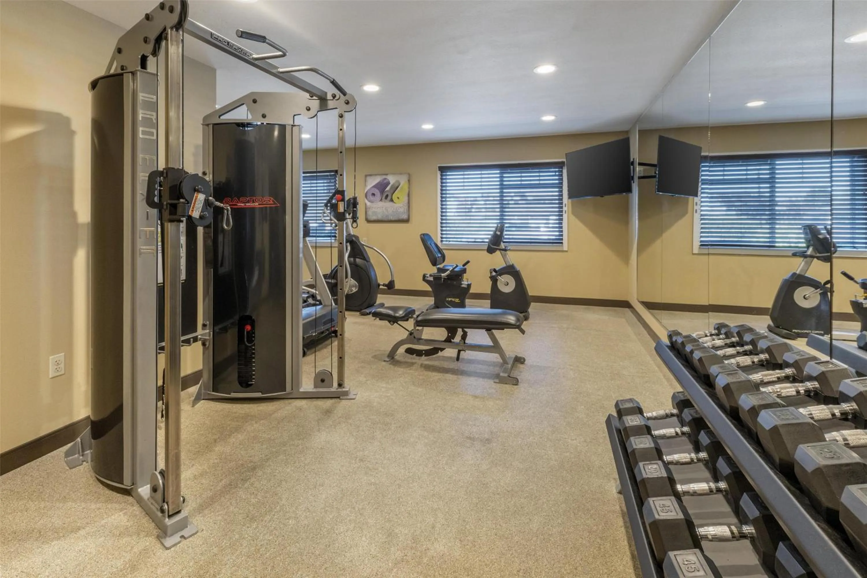 Fitness centre/facilities in Best Western Long Beach Inn