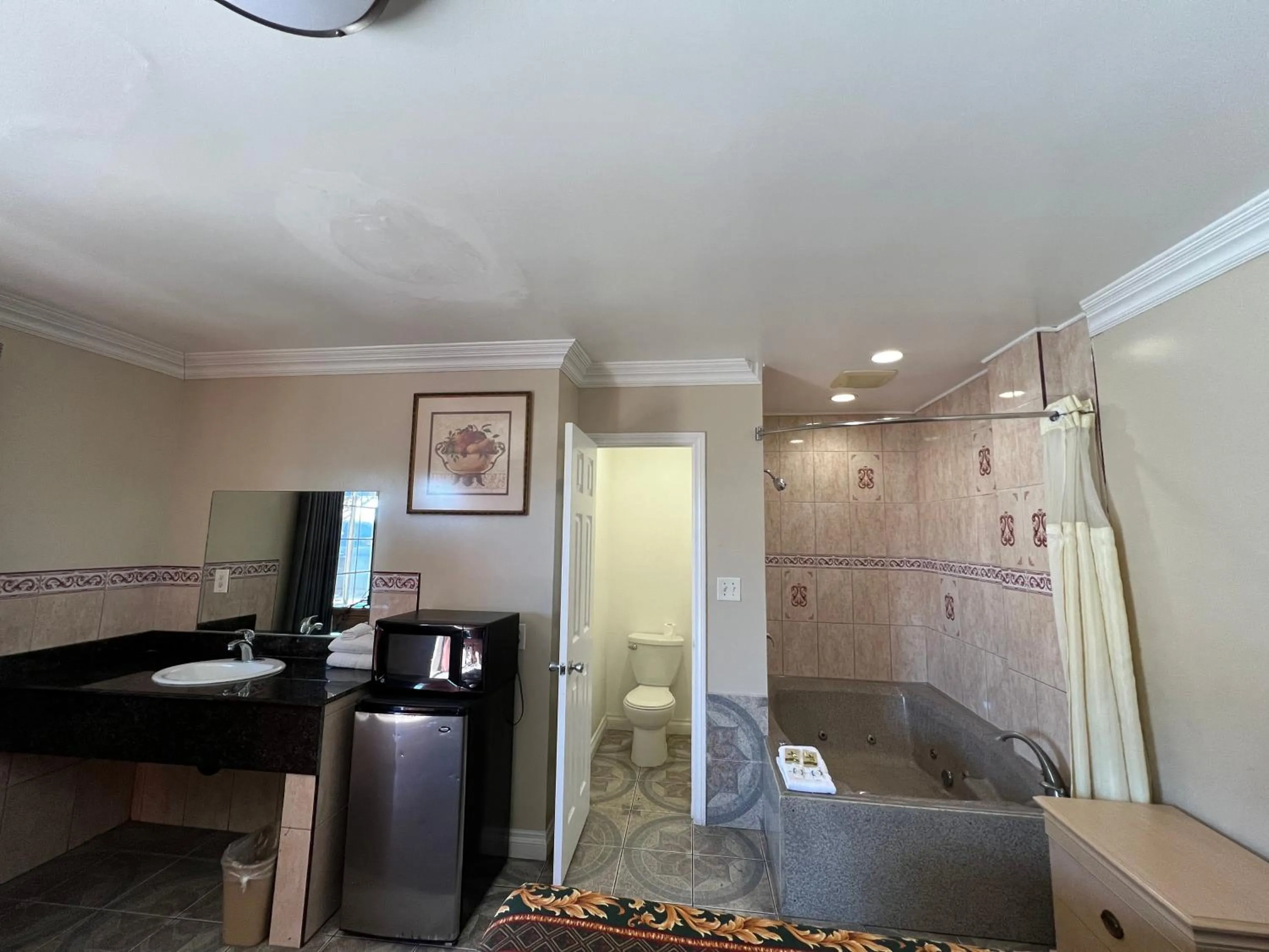 Suite with Hot Tub in Flamingo Motel Oxnard