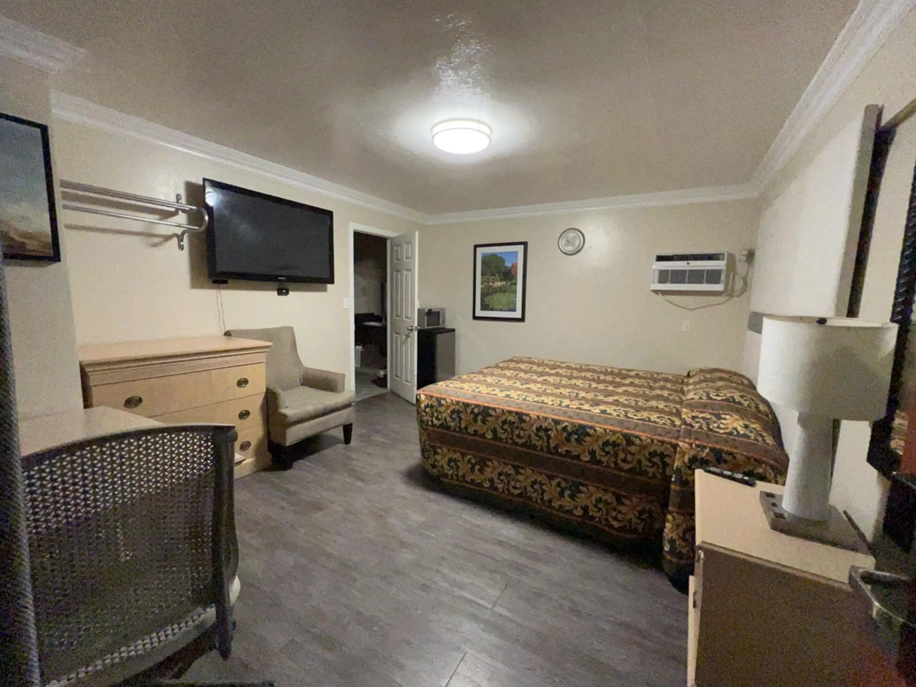 Bed in Flamingo Motel Oxnard