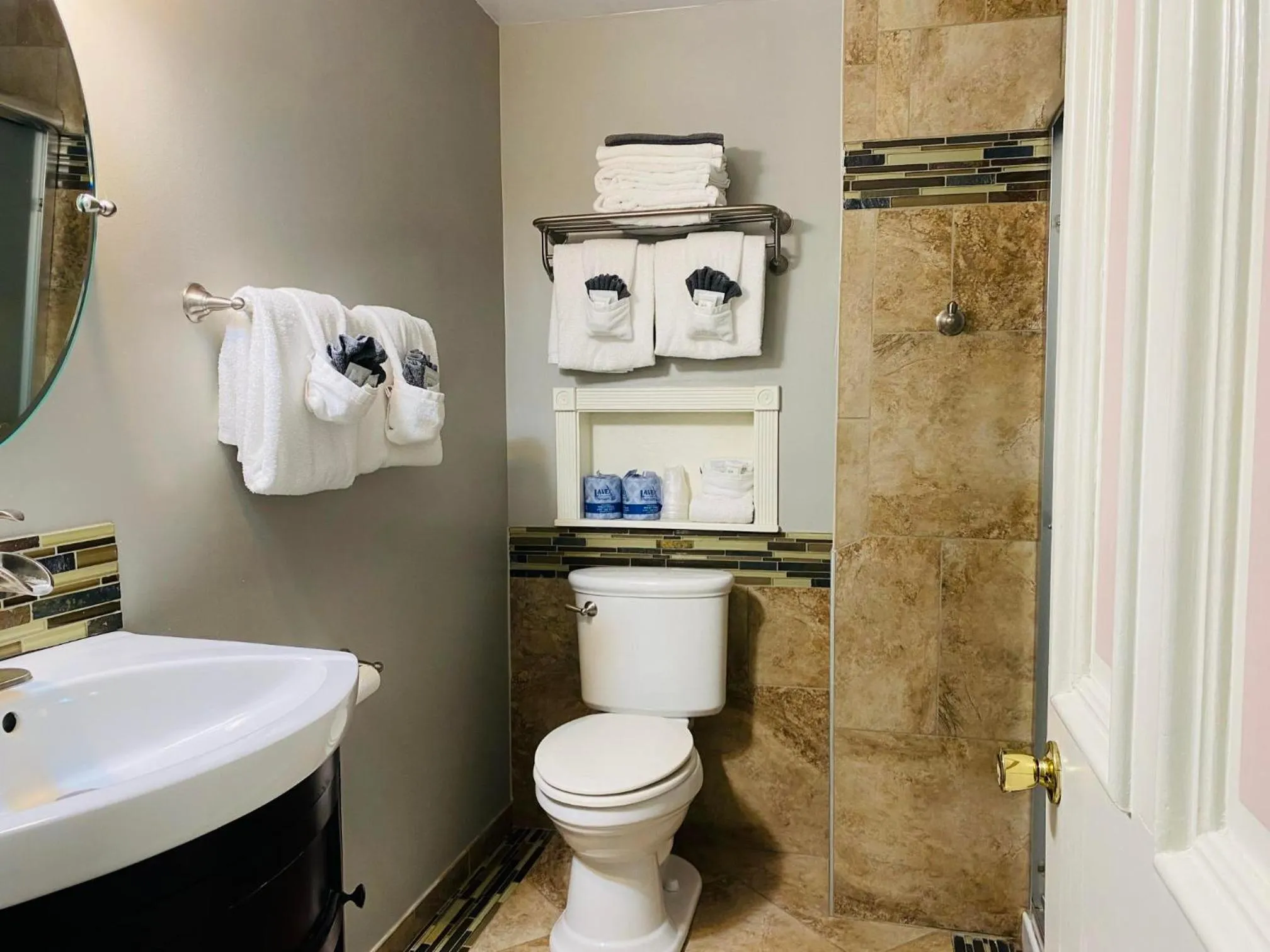 Bathroom in Greystone Manor Bed & Breakfast