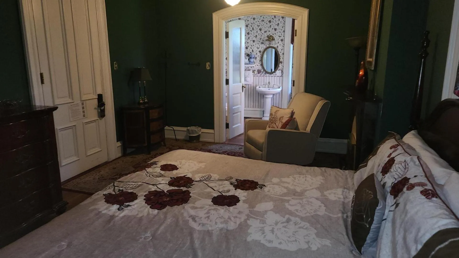 Bed in Greystone Manor Bed & Breakfast