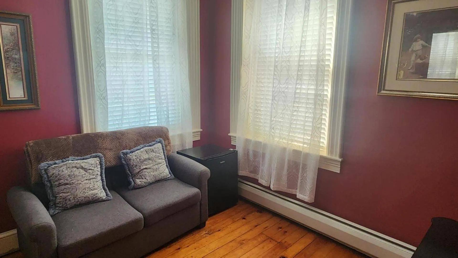 Seating area in Greystone Manor Bed & Breakfast