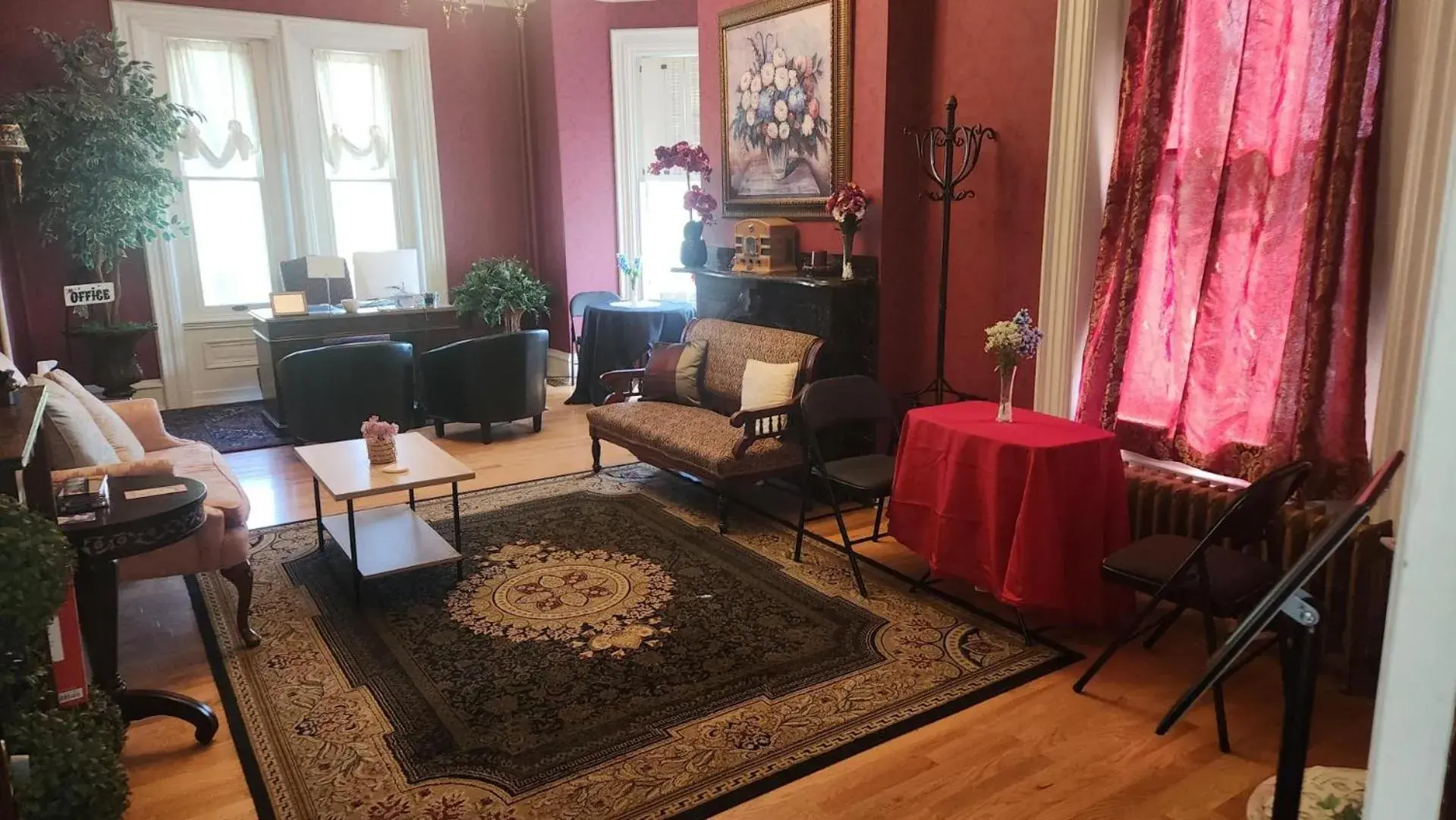 Deluxe King Suite in Greystone Manor Bed & Breakfast Deluxe King Suite in Greystone Manor Bed & Breakfast