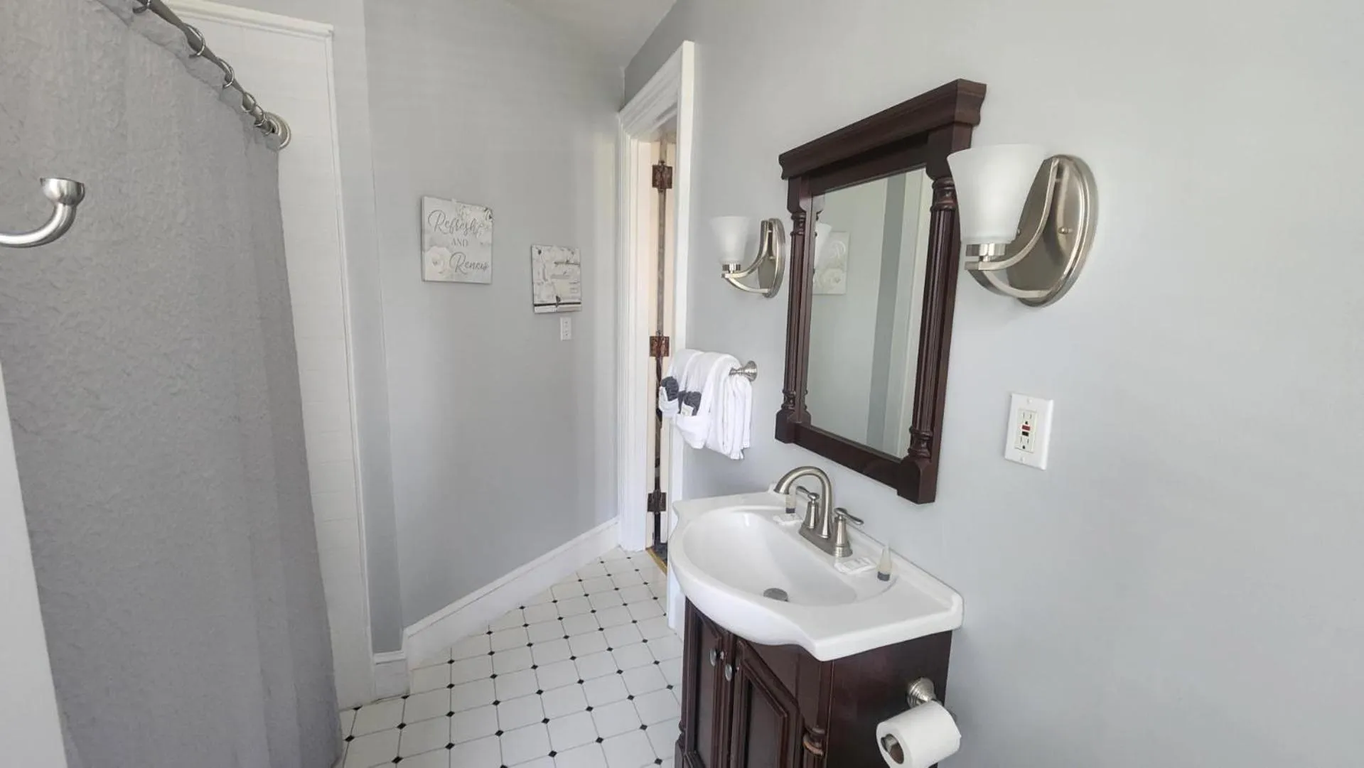 Bathroom in Greystone Manor Bed & Breakfast