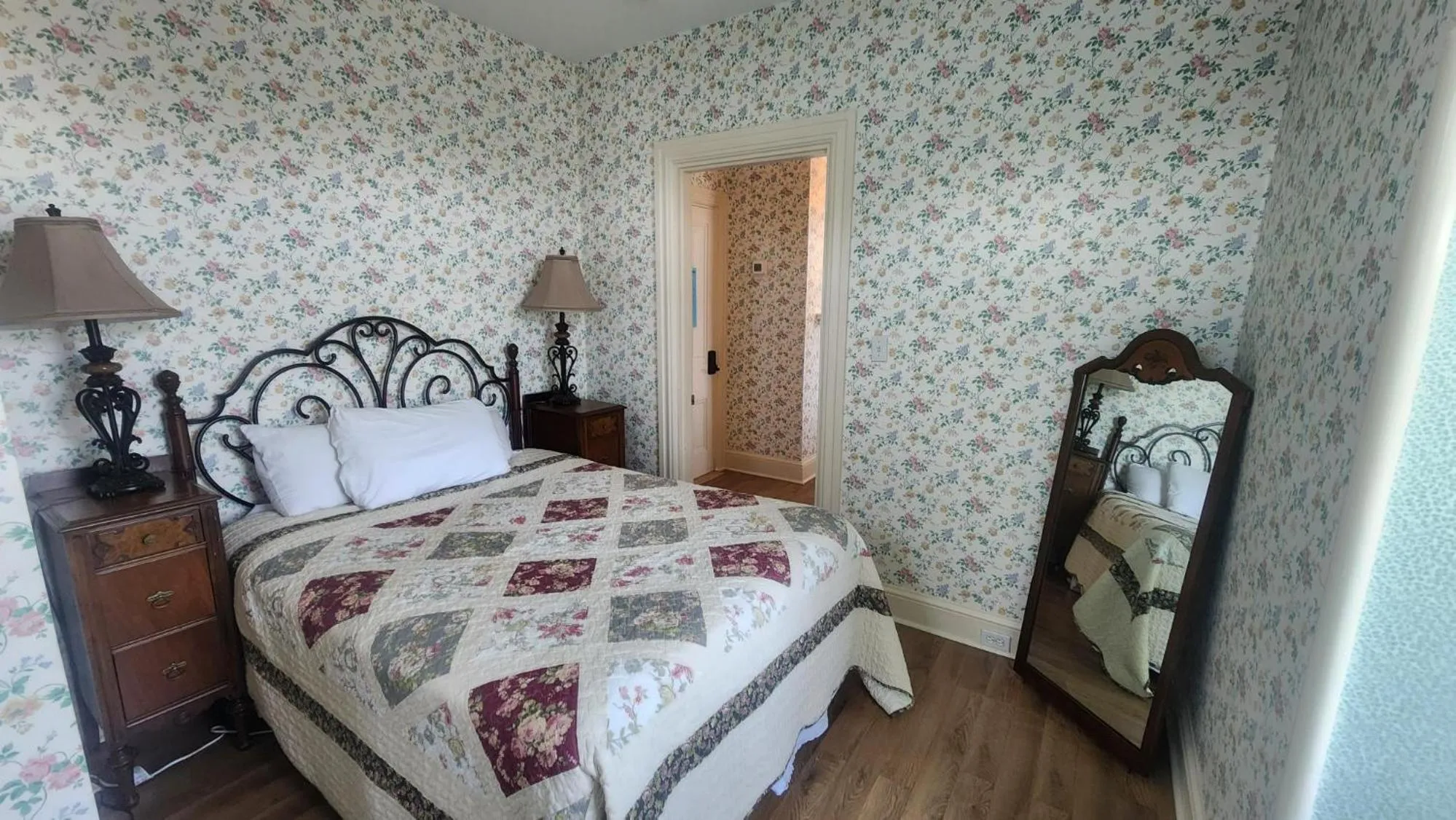 Bedroom, Bed in Greystone Manor Bed & Breakfast