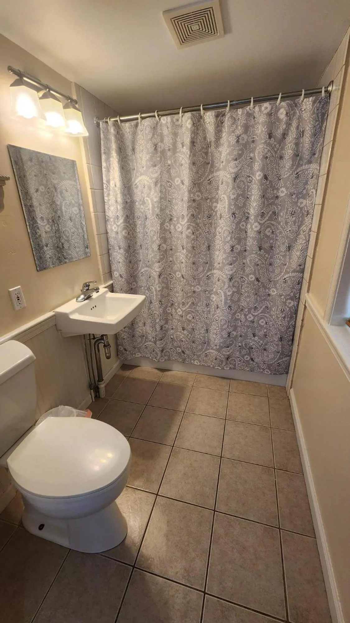 Bathroom in Greystone Manor Bed & Breakfast