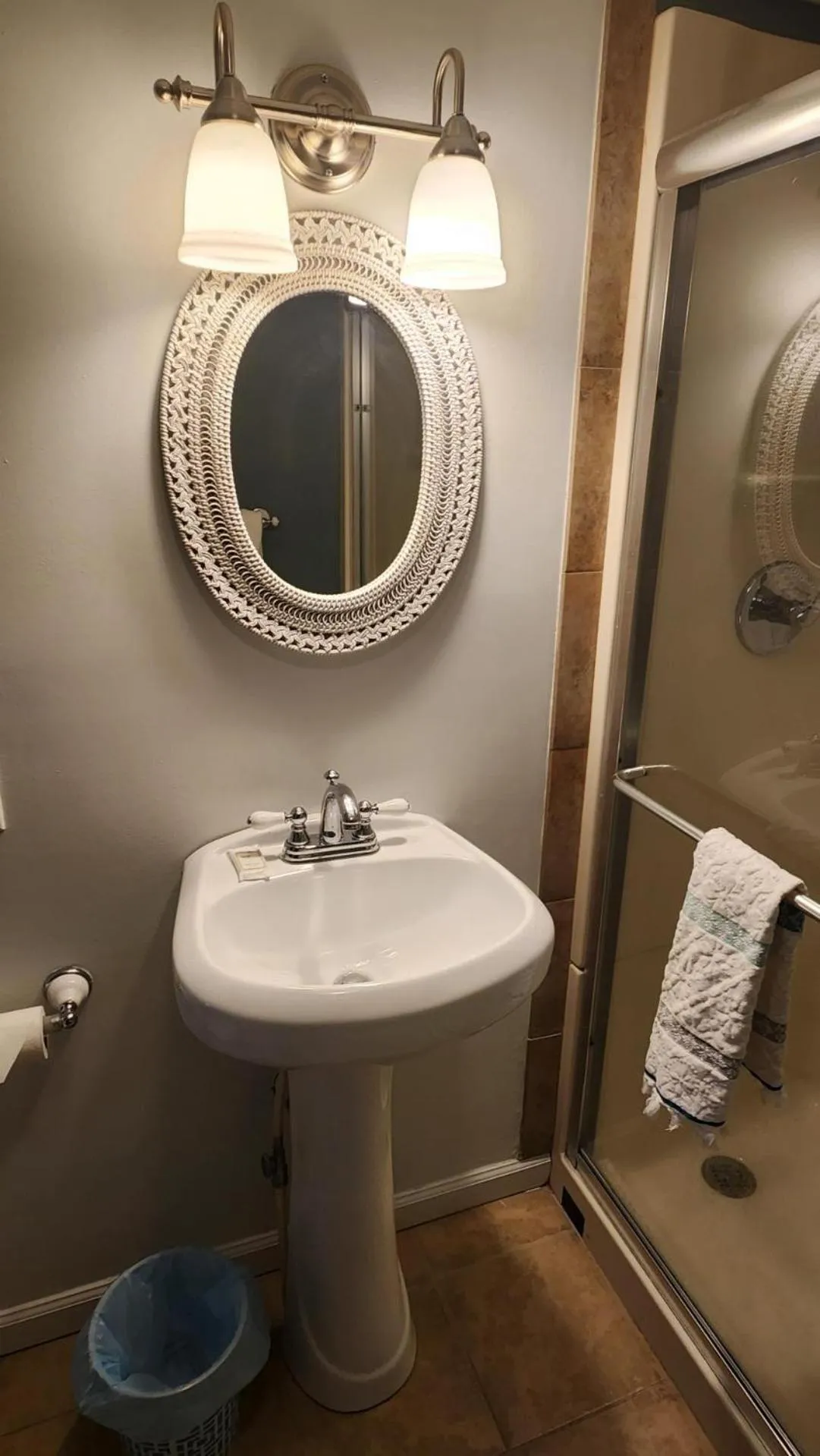 Bathroom in Greystone Manor Bed & Breakfast