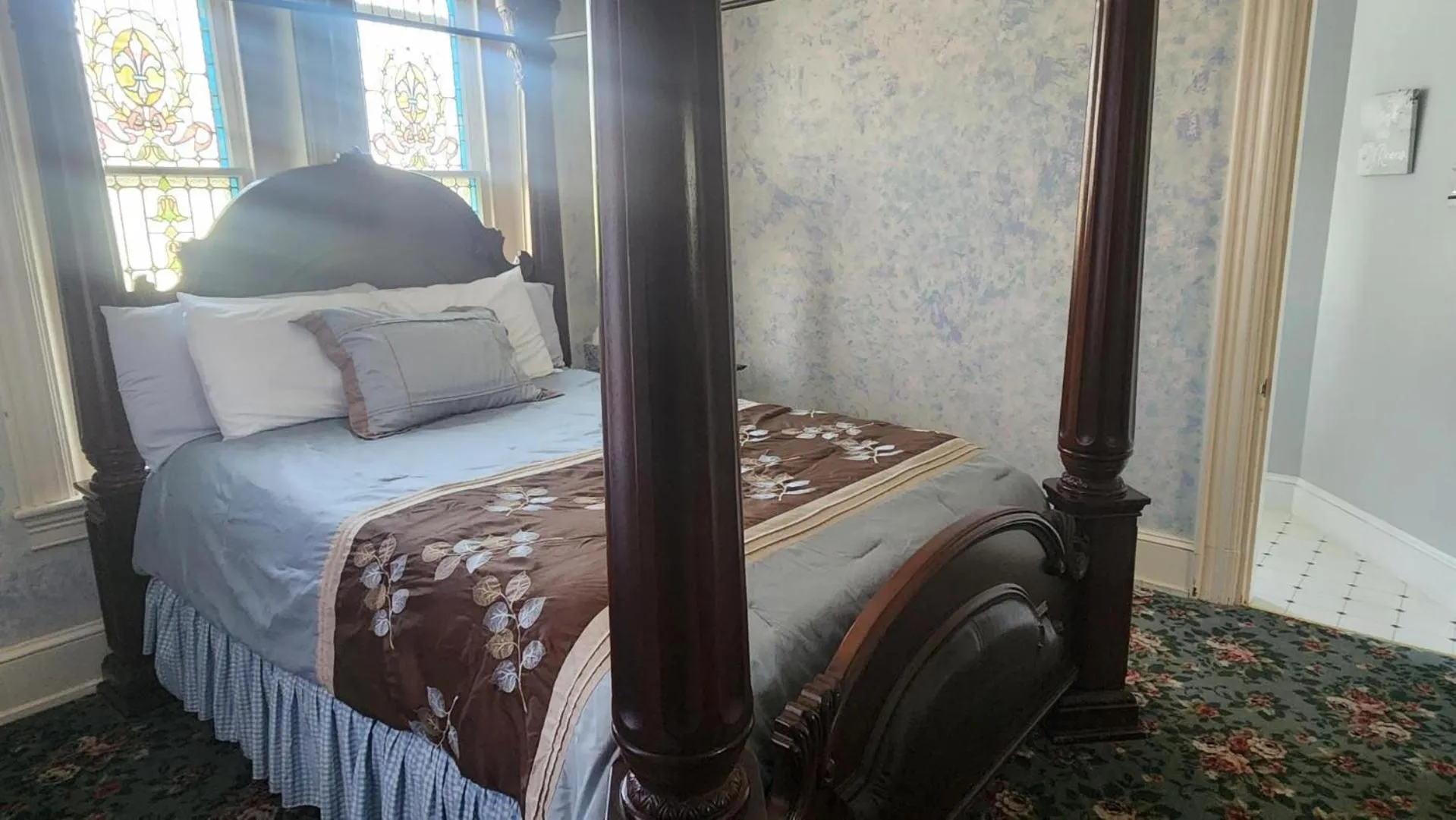 Bed in Greystone Manor Bed & Breakfast