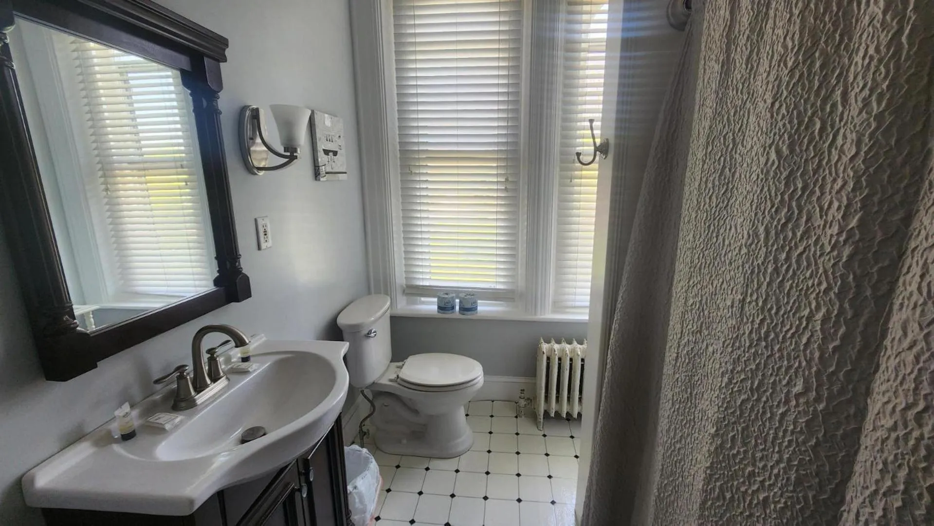 Bathroom in Greystone Manor Bed & Breakfast