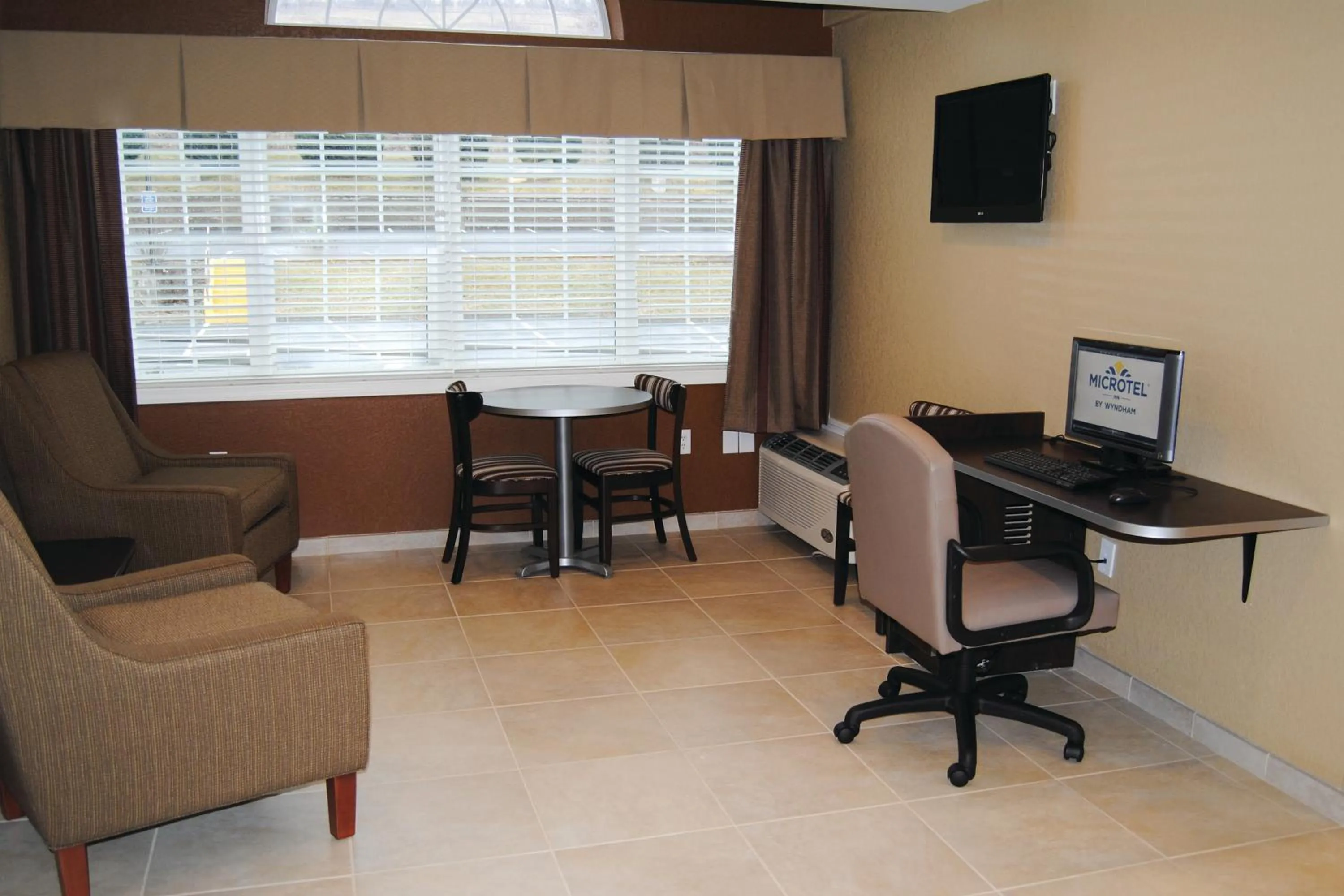 Business facilities in Microtel Inn & Suites By Wyndham Mineral Wells/Parkersburg