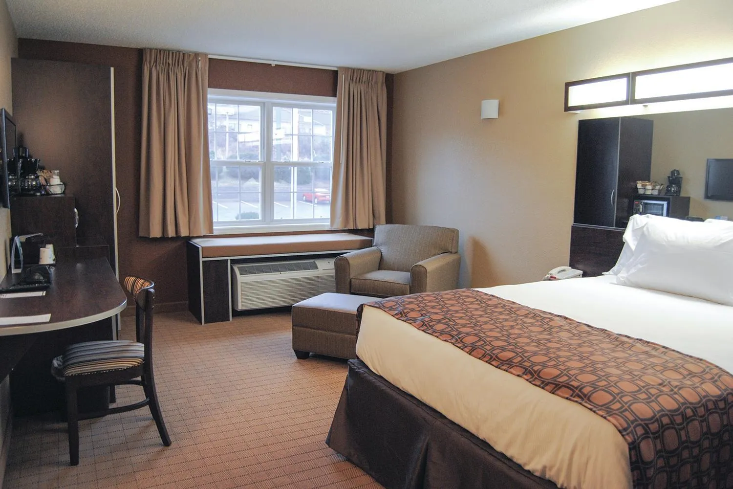 Bed in Microtel Inn & Suites By Wyndham Mineral Wells/Parkersburg